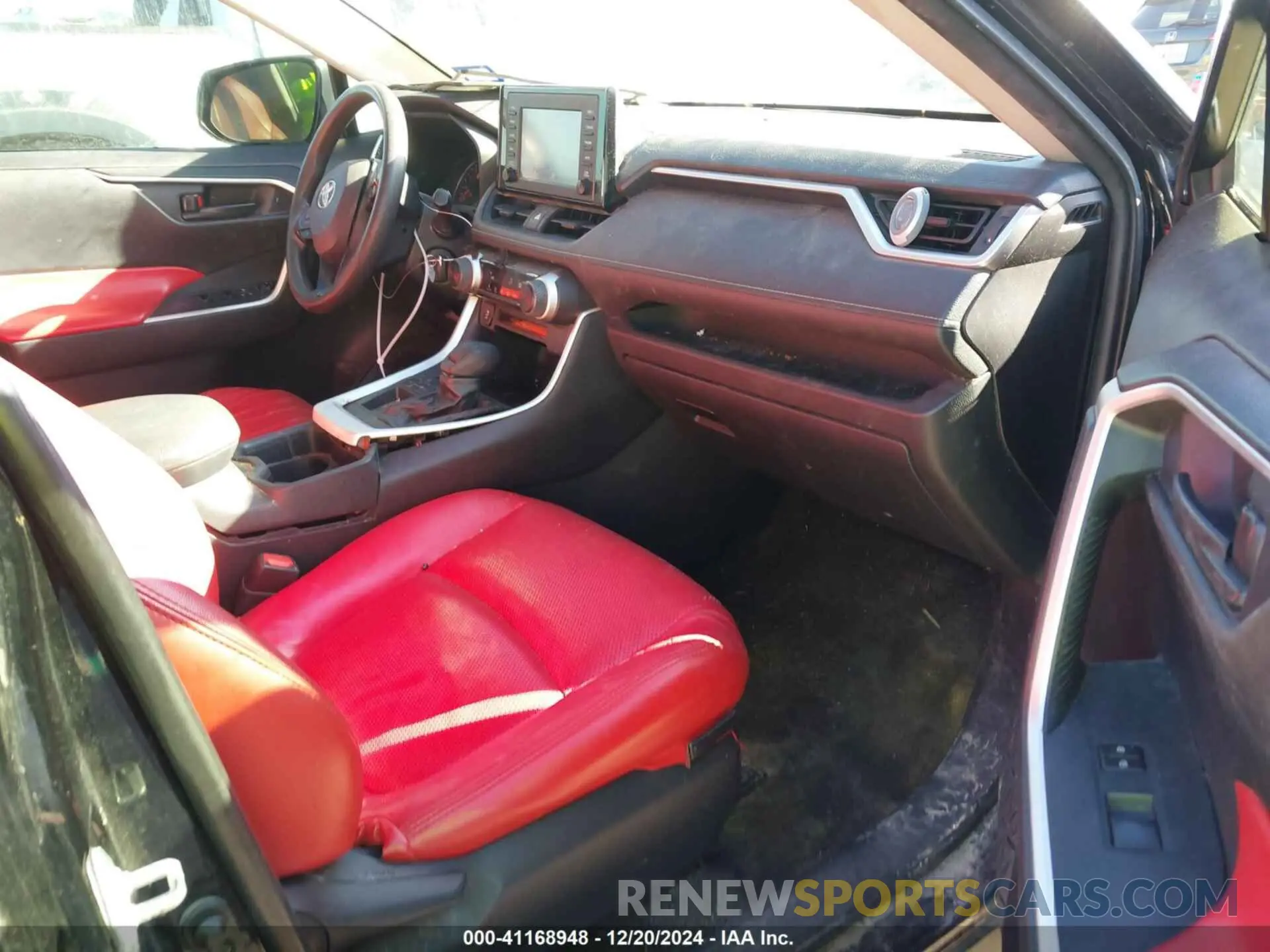 5 Photograph of a damaged car JTMH1RFV2KJ009531 TOYOTA RAV4 2019