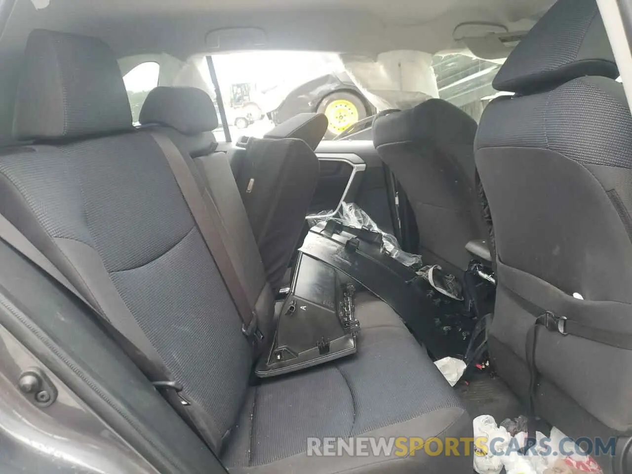 11 Photograph of a damaged car JTMH1RFV3KJ007268 TOYOTA RAV4 2019