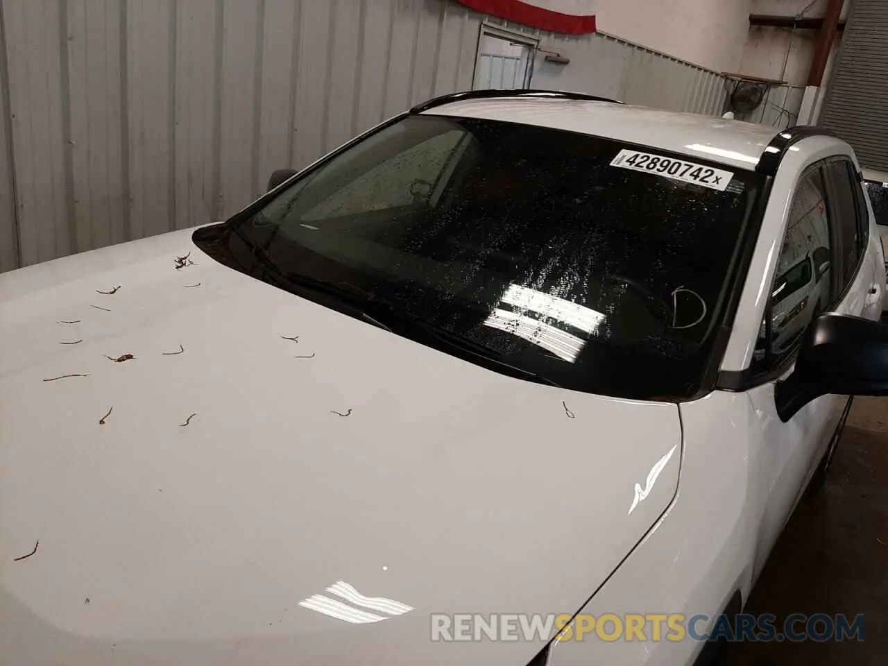 9 Photograph of a damaged car JTMH1RFV3KJ008839 TOYOTA RAV4 2019