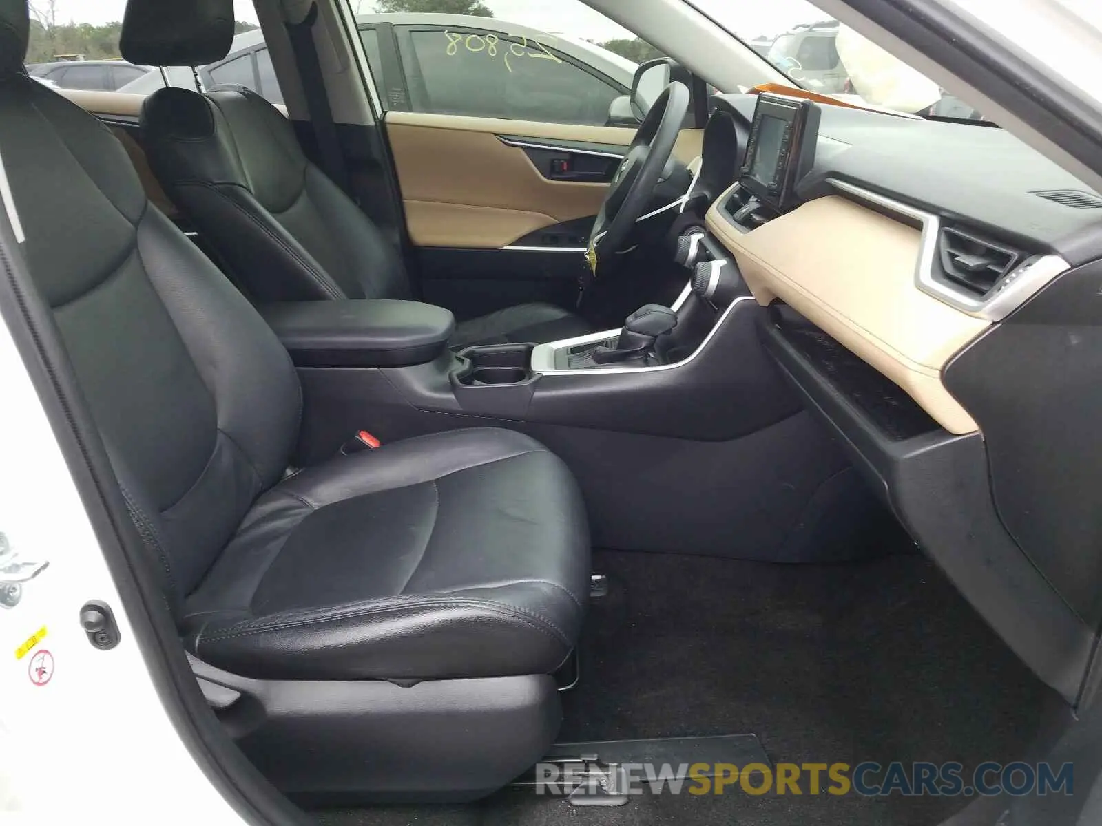 5 Photograph of a damaged car JTMH1RFV4KD010615 TOYOTA RAV4 2019