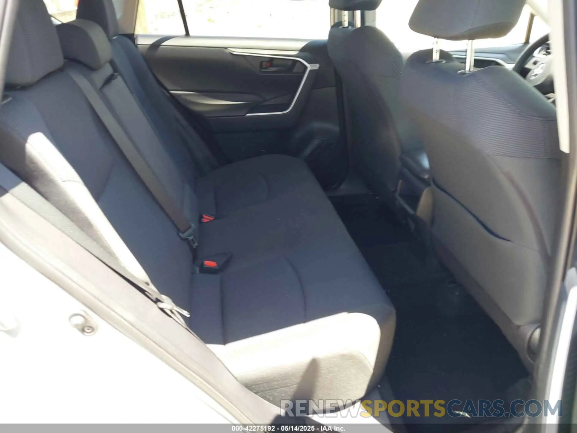 8 Фотография поврежденного автомобиля JTMH1RFV4KD036163 TOYOTA RAV4 2019