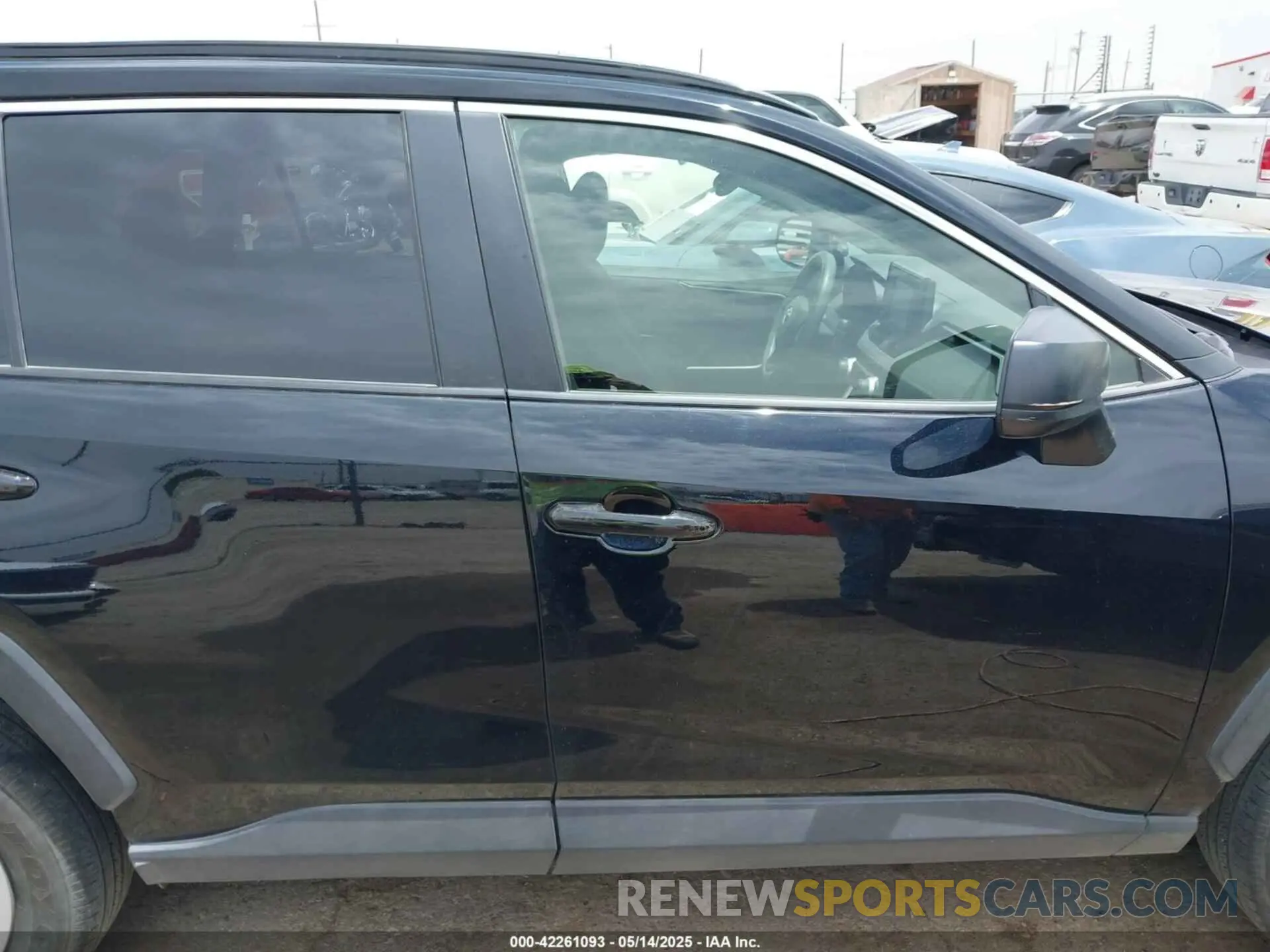 14 Photograph of a damaged car JTMH1RFV4KD037636 TOYOTA RAV4 2019