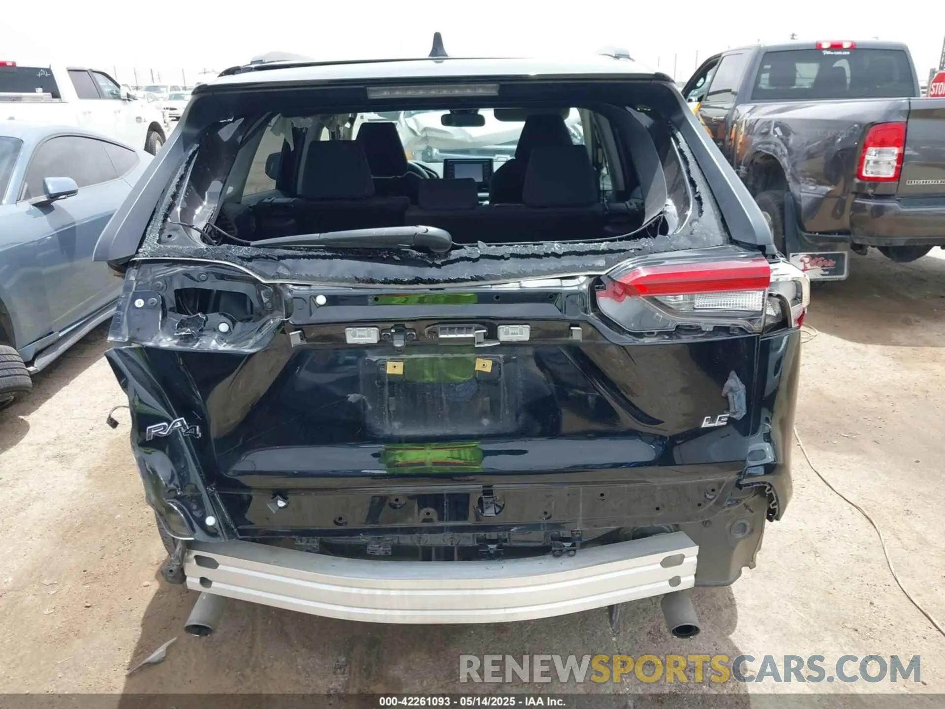 17 Photograph of a damaged car JTMH1RFV4KD037636 TOYOTA RAV4 2019