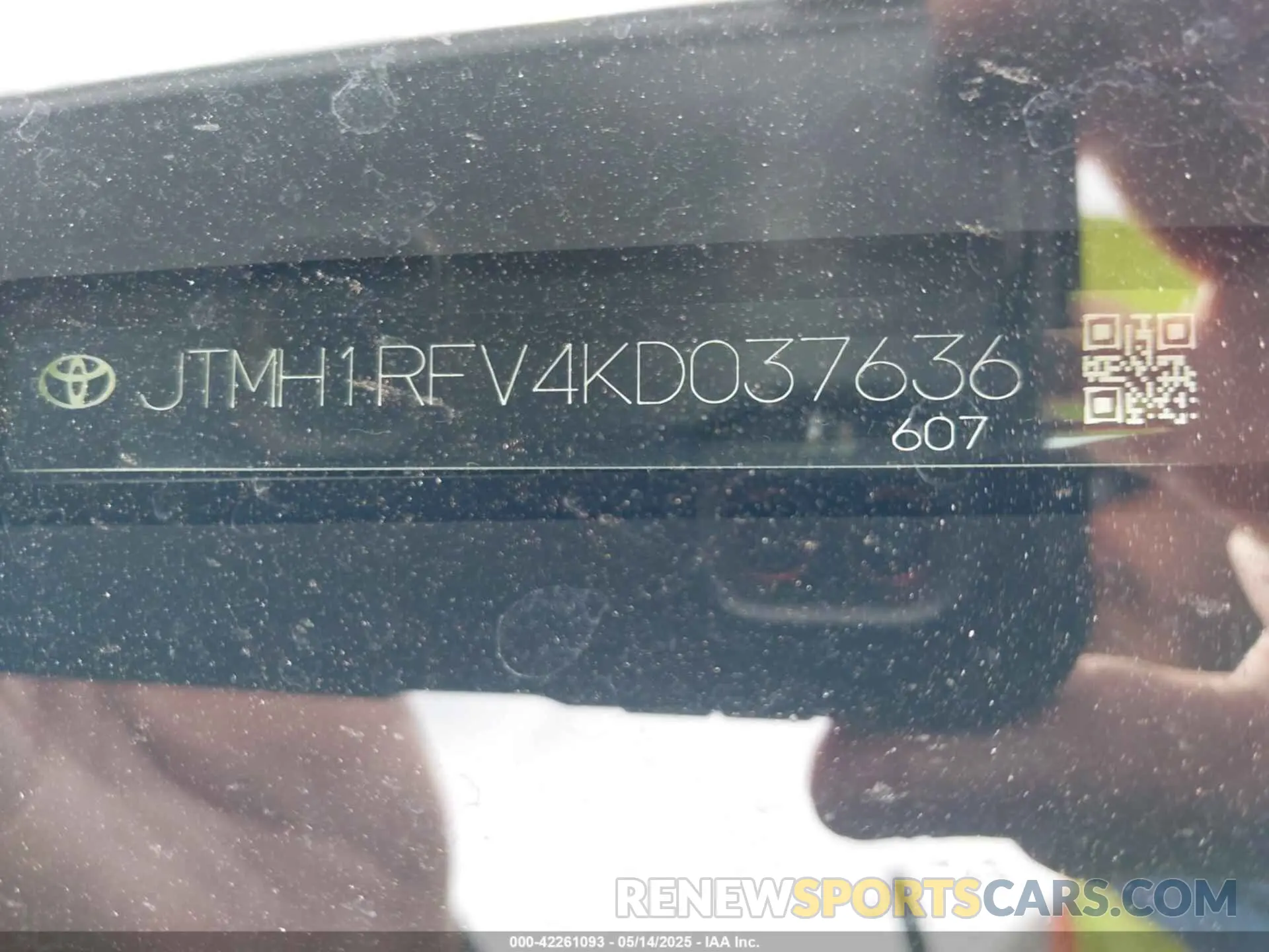 9 Photograph of a damaged car JTMH1RFV4KD037636 TOYOTA RAV4 2019
