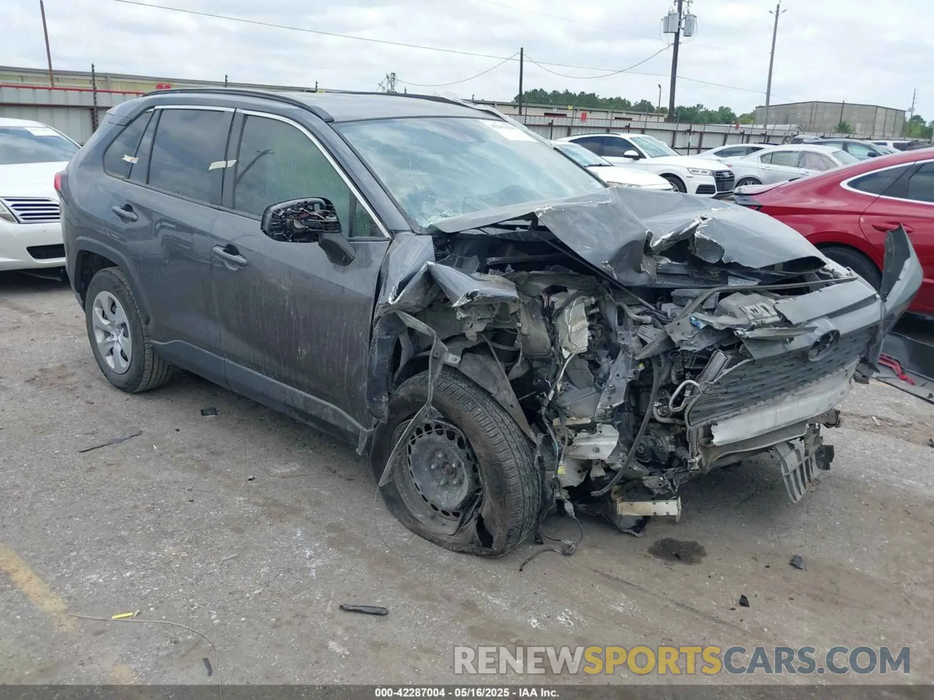 1 Photograph of a damaged car JTMH1RFV4KD512945 TOYOTA RAV4 2019