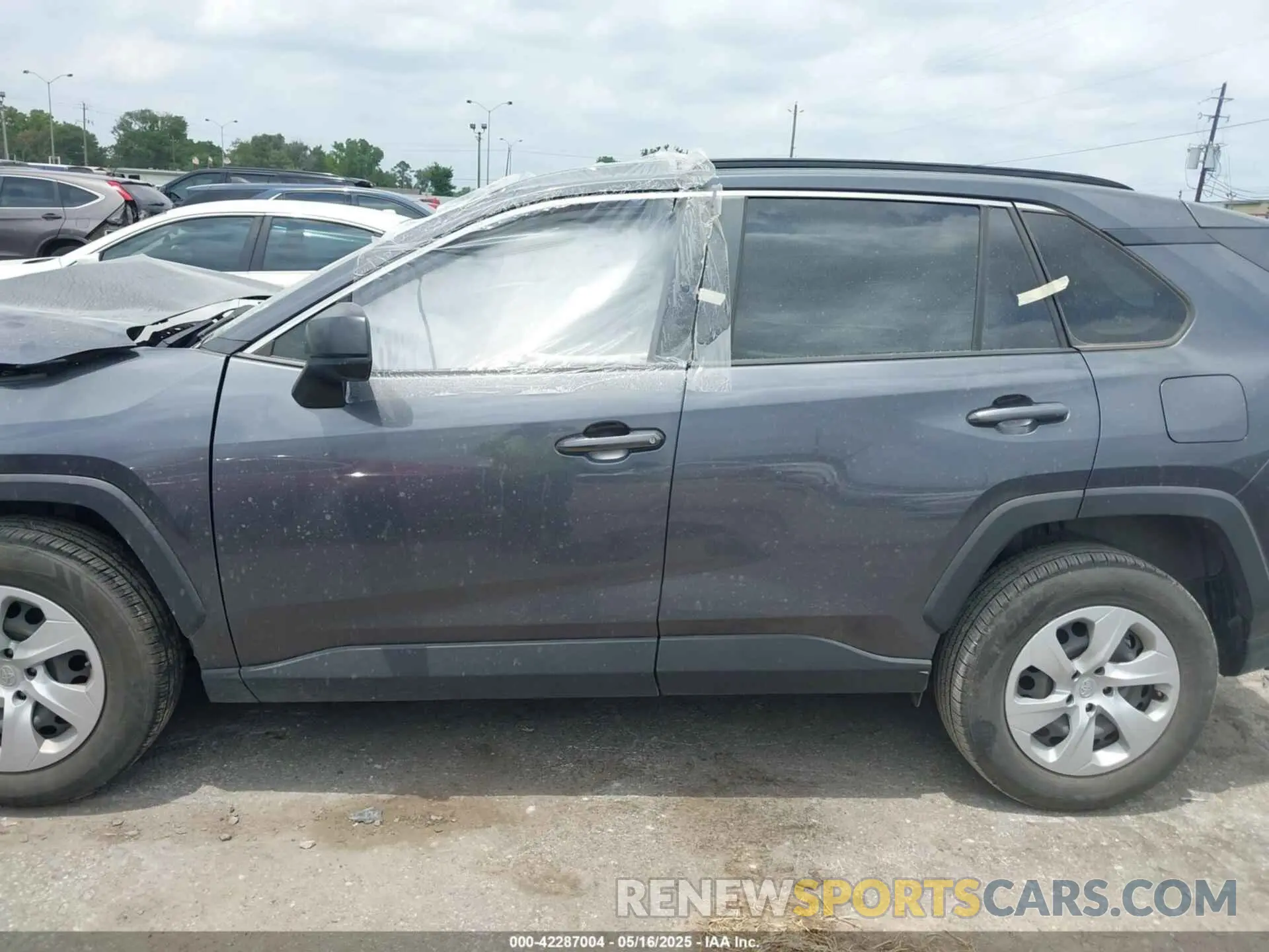 14 Photograph of a damaged car JTMH1RFV4KD512945 TOYOTA RAV4 2019