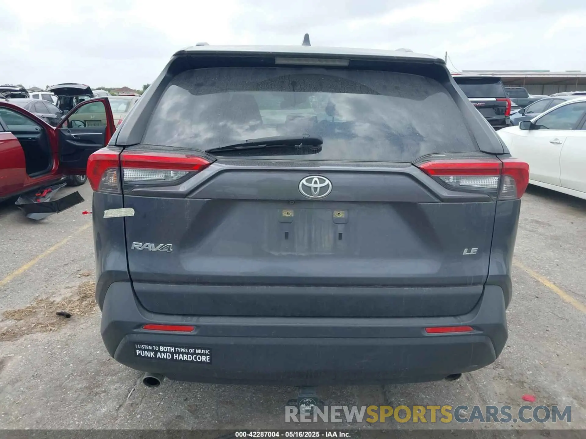 16 Photograph of a damaged car JTMH1RFV4KD512945 TOYOTA RAV4 2019