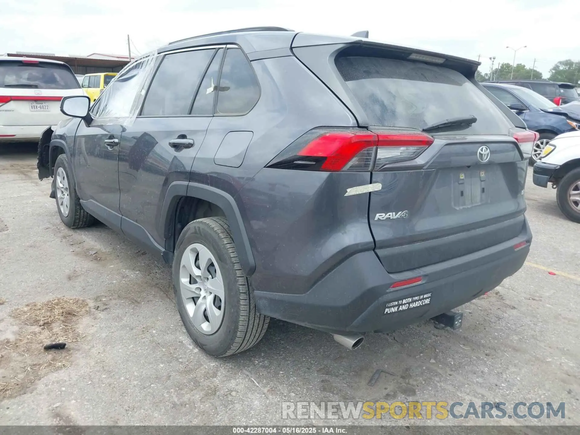 3 Photograph of a damaged car JTMH1RFV4KD512945 TOYOTA RAV4 2019