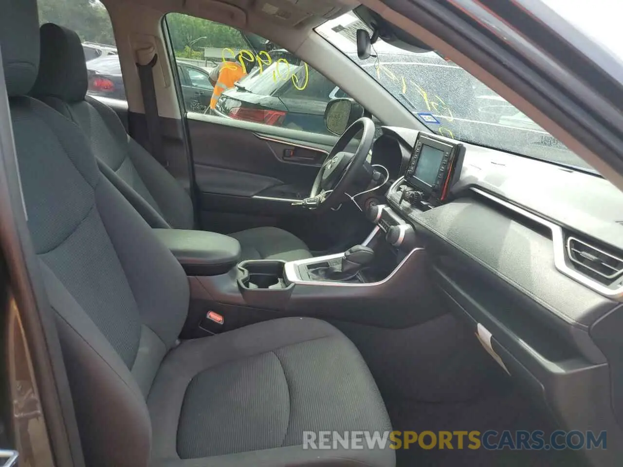 5 Фотография поврежденного автомобиля JTMH1RFV4KJ006582 TOYOTA RAV4 2019