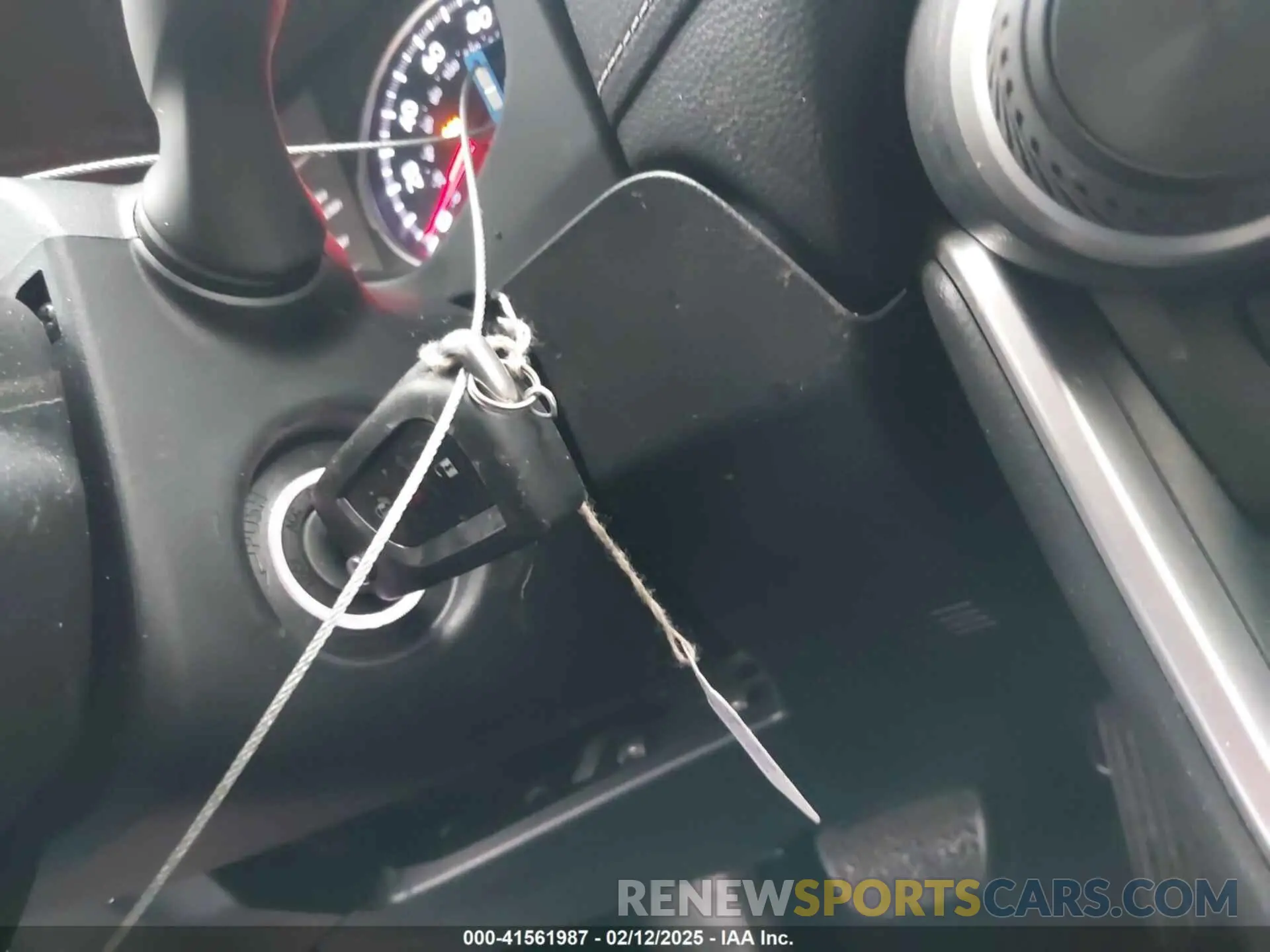 11 Фотография поврежденного автомобиля JTMH1RFV4KJ008350 TOYOTA RAV4 2019