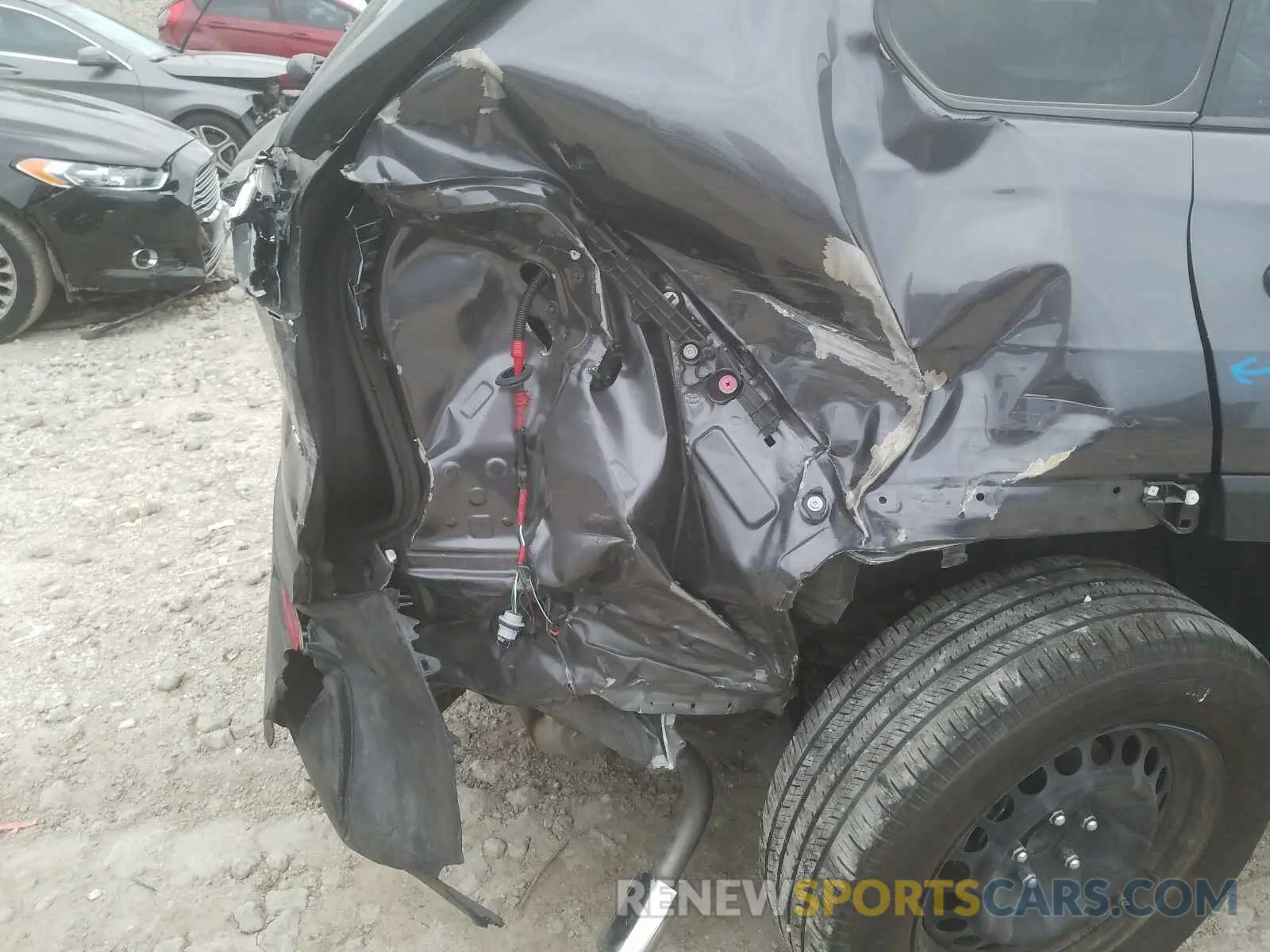9 Photograph of a damaged car JTMH1RFV4KJ011166 TOYOTA RAV4 2019