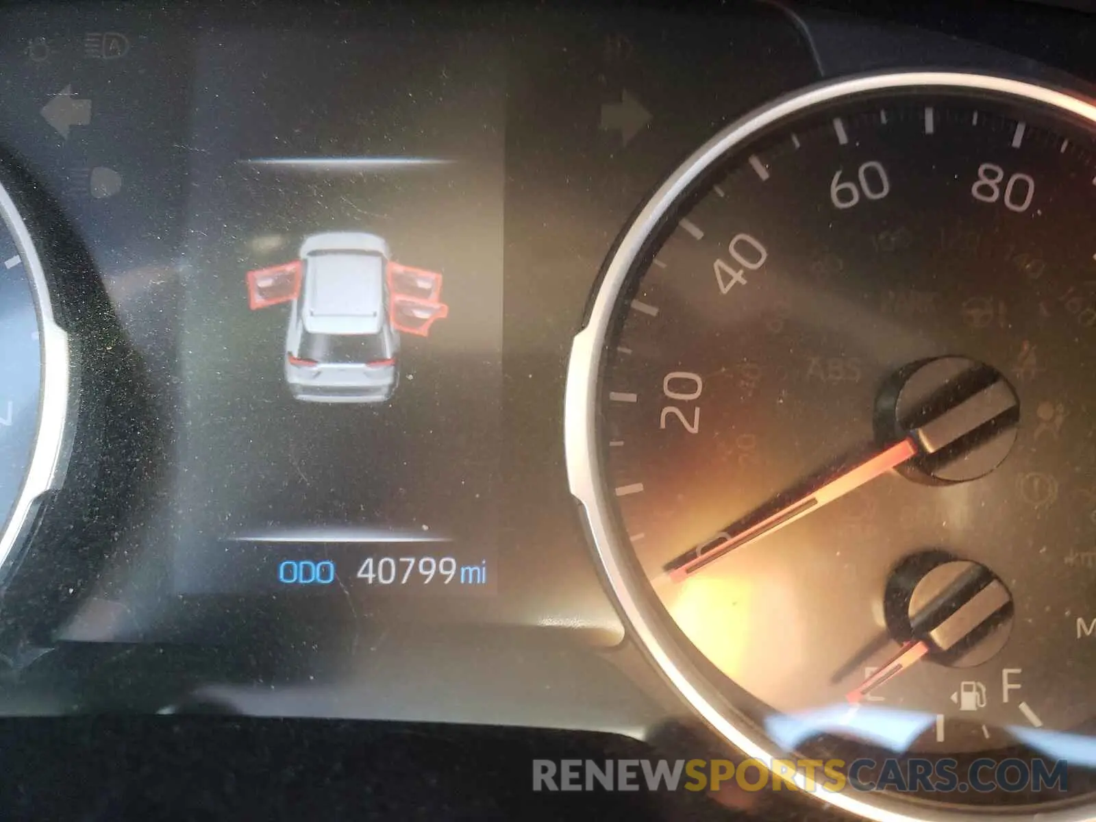 8 Photograph of a damaged car JTMH1RFV5KD005746 TOYOTA RAV4 2019