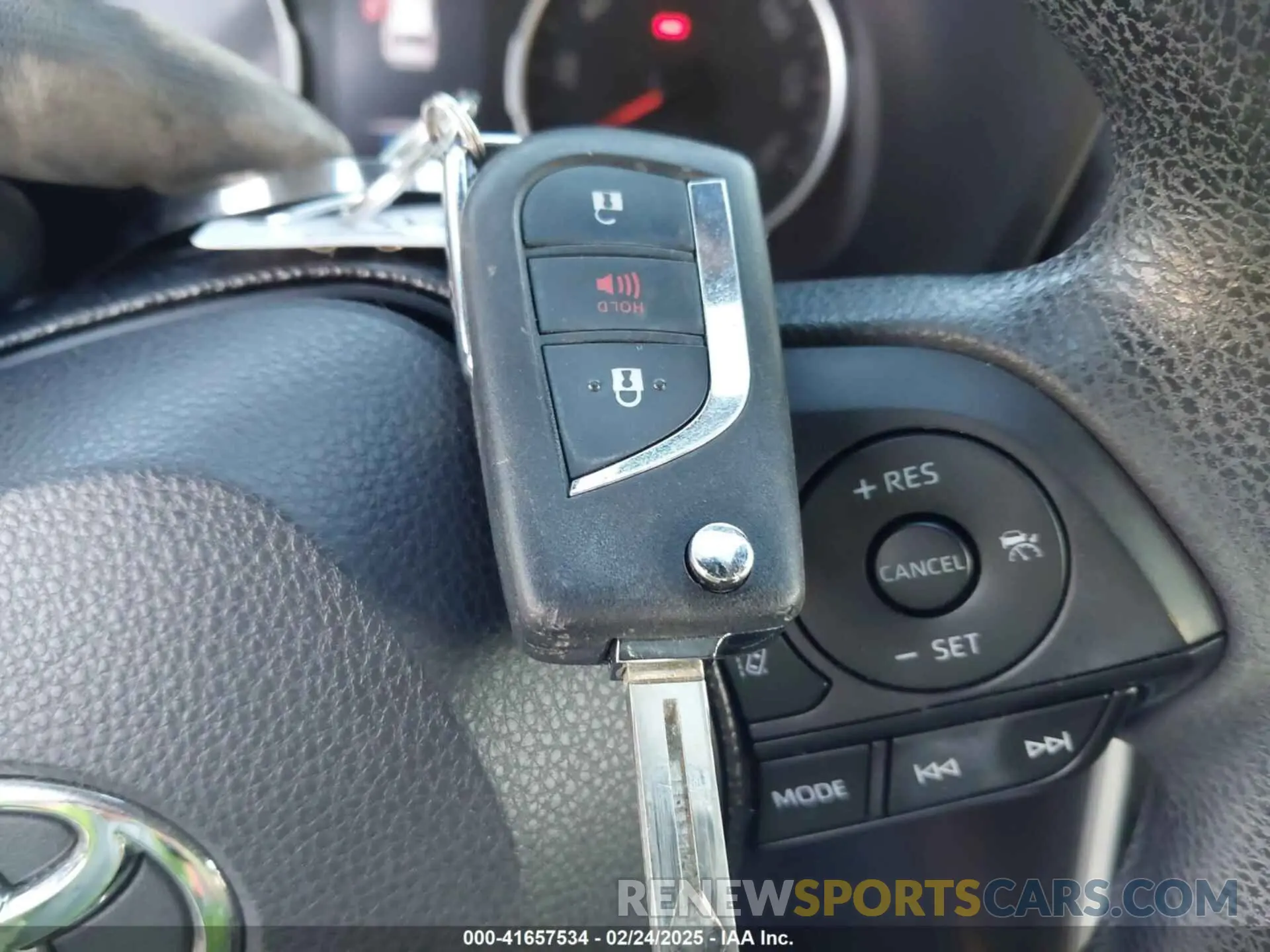 11 Фотография поврежденного автомобиля JTMH1RFV5KD037919 TOYOTA RAV4 2019