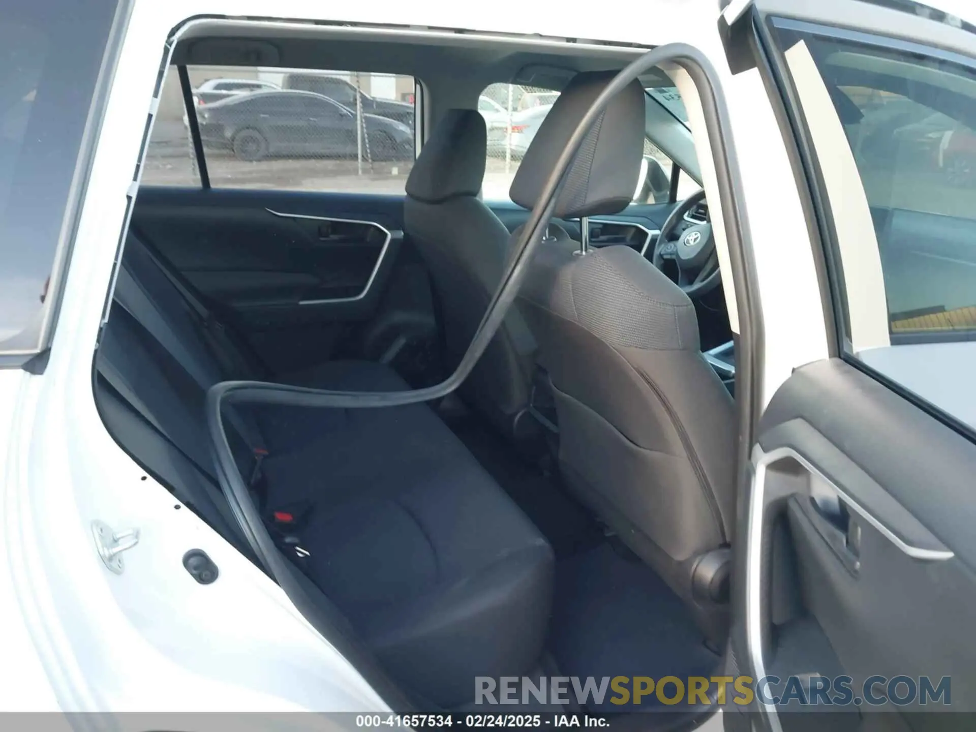 8 Фотография поврежденного автомобиля JTMH1RFV5KD037919 TOYOTA RAV4 2019