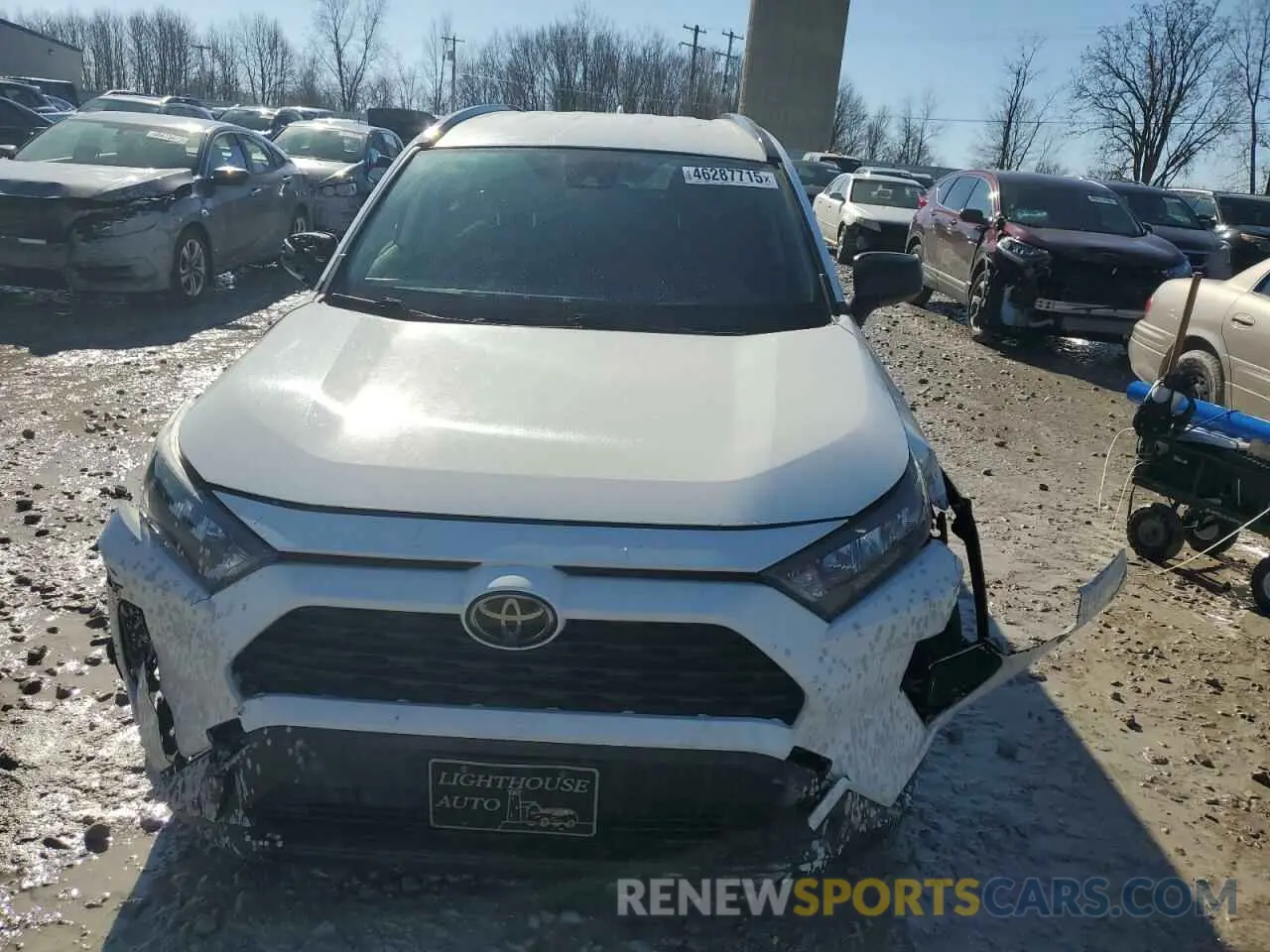 5 Photograph of a damaged car JTMH1RFV5KJ004730 TOYOTA RAV4 2019
