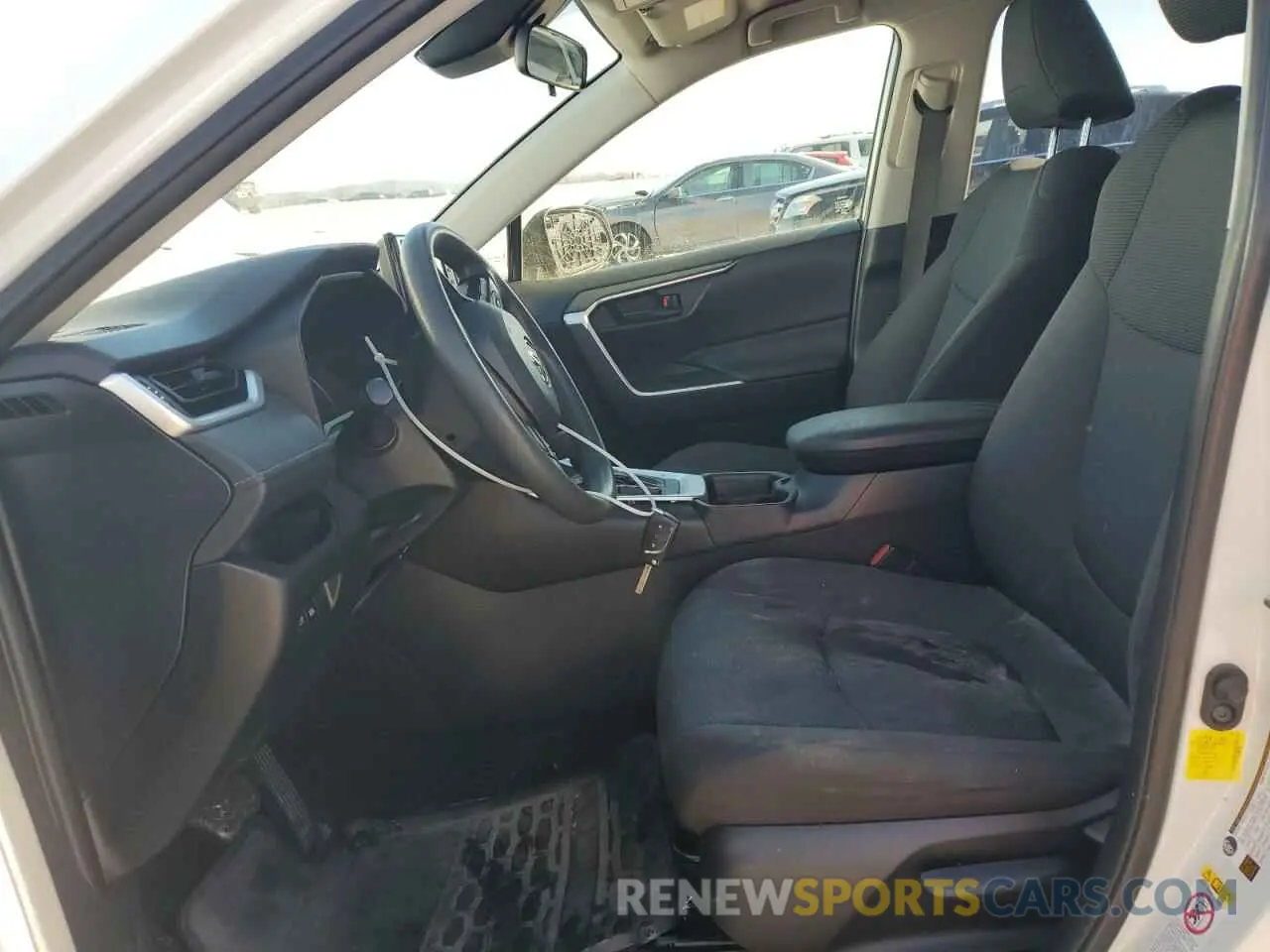 7 Photograph of a damaged car JTMH1RFV5KJ004730 TOYOTA RAV4 2019