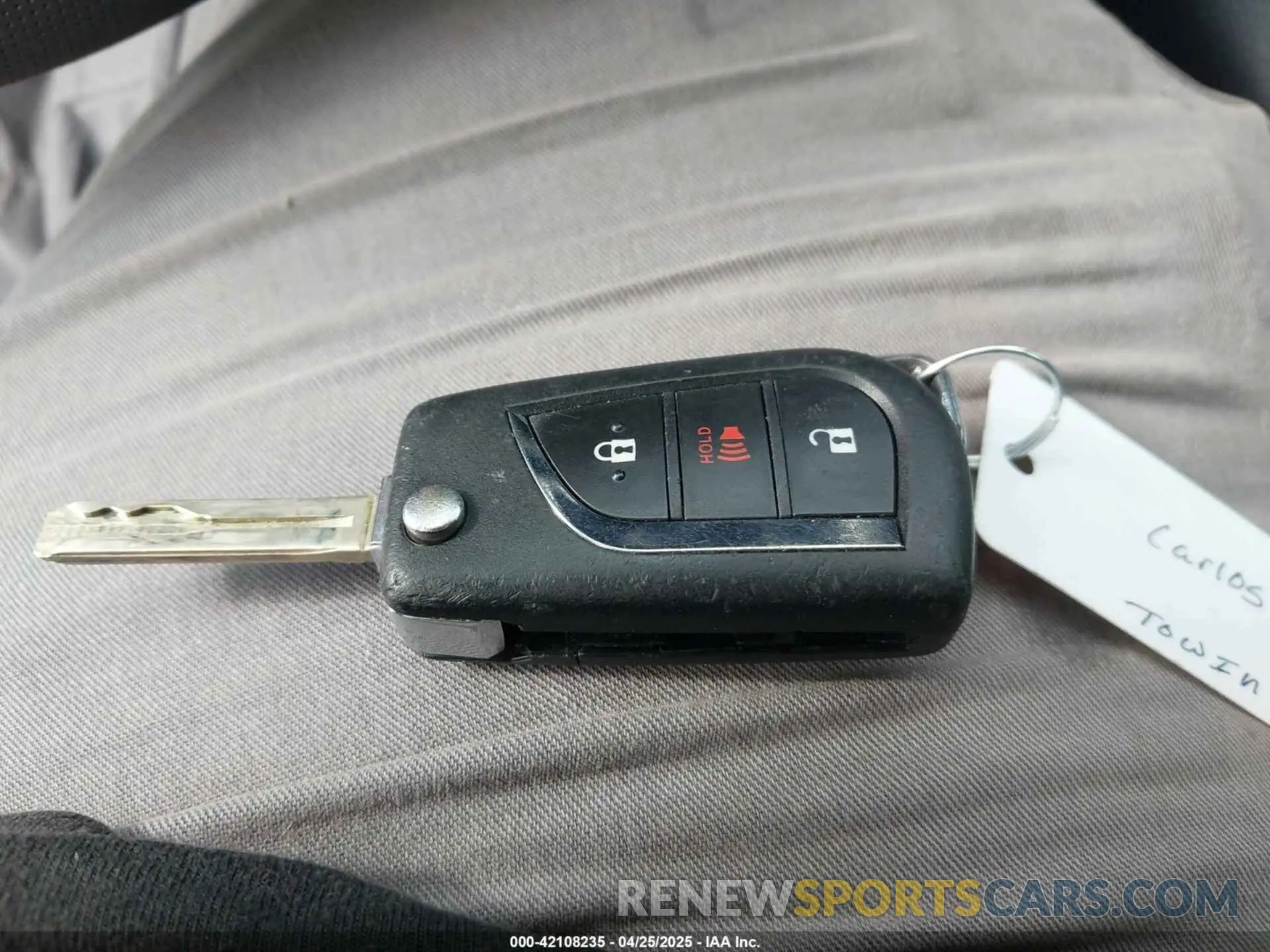 11 Photograph of a damaged car JTMH1RFV5KJ007238 TOYOTA RAV4 2019