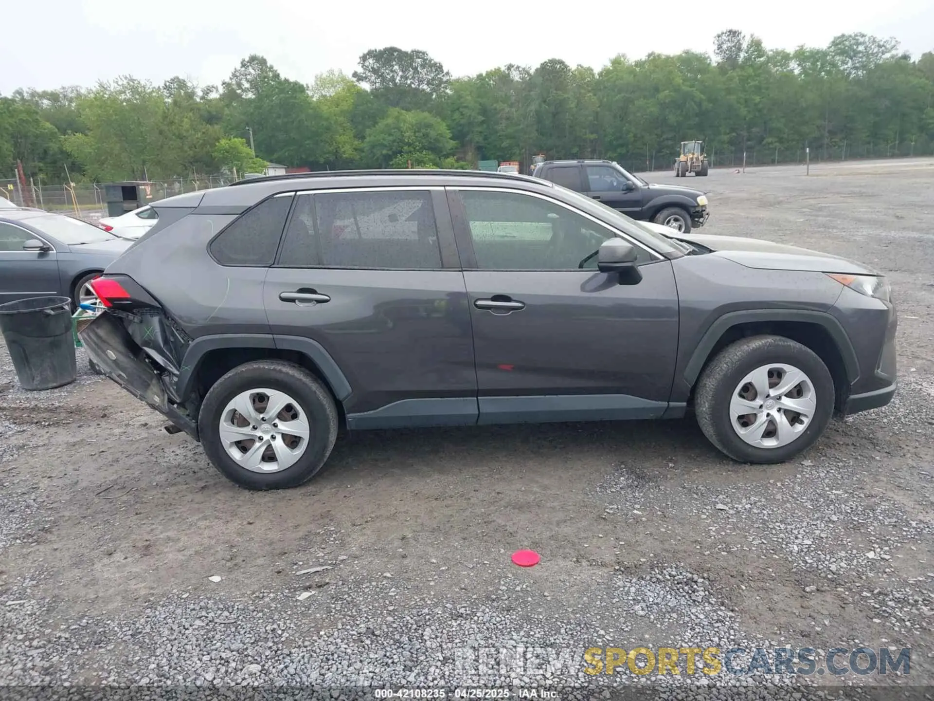 13 Photograph of a damaged car JTMH1RFV5KJ007238 TOYOTA RAV4 2019