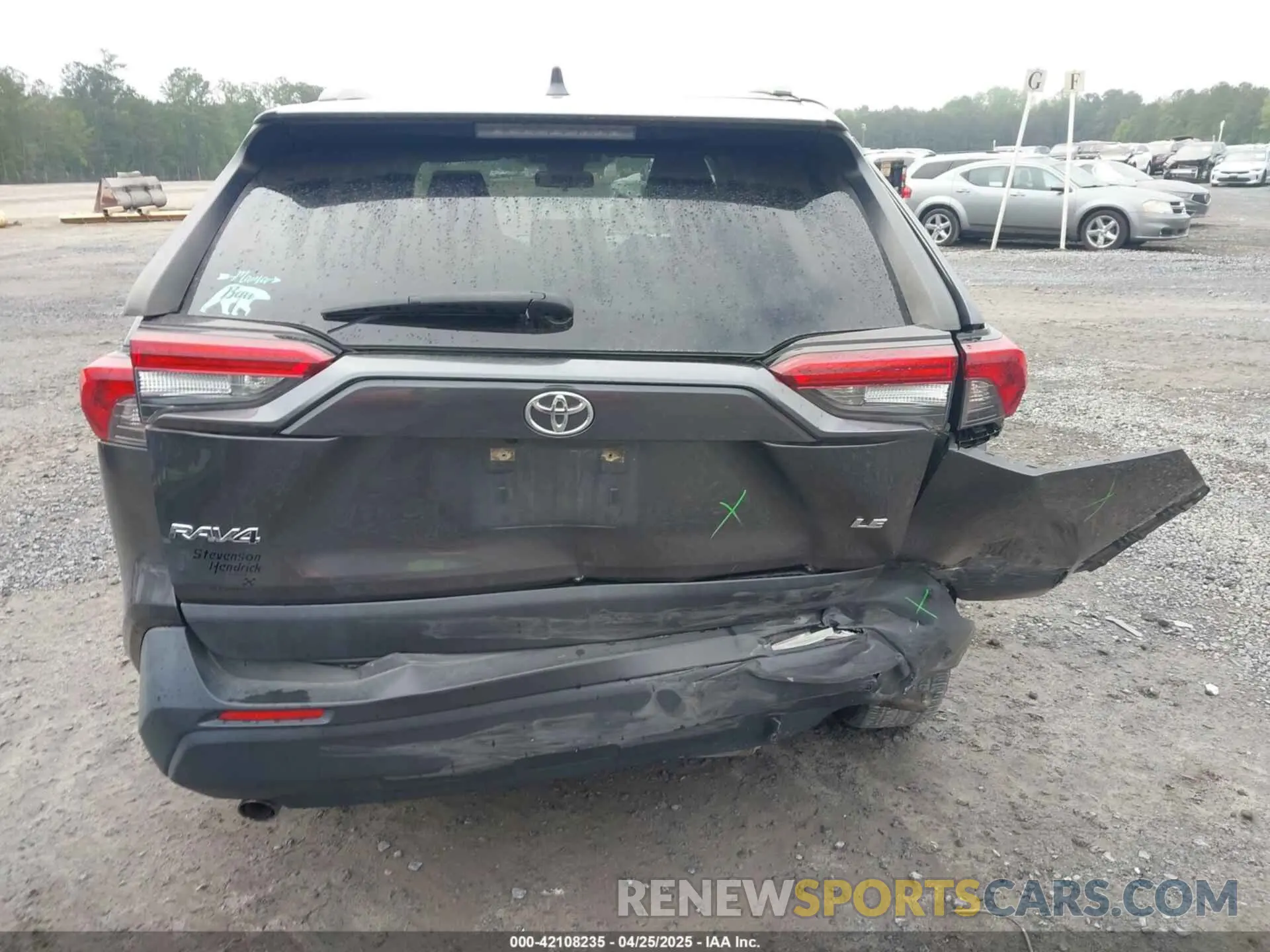 16 Photograph of a damaged car JTMH1RFV5KJ007238 TOYOTA RAV4 2019
