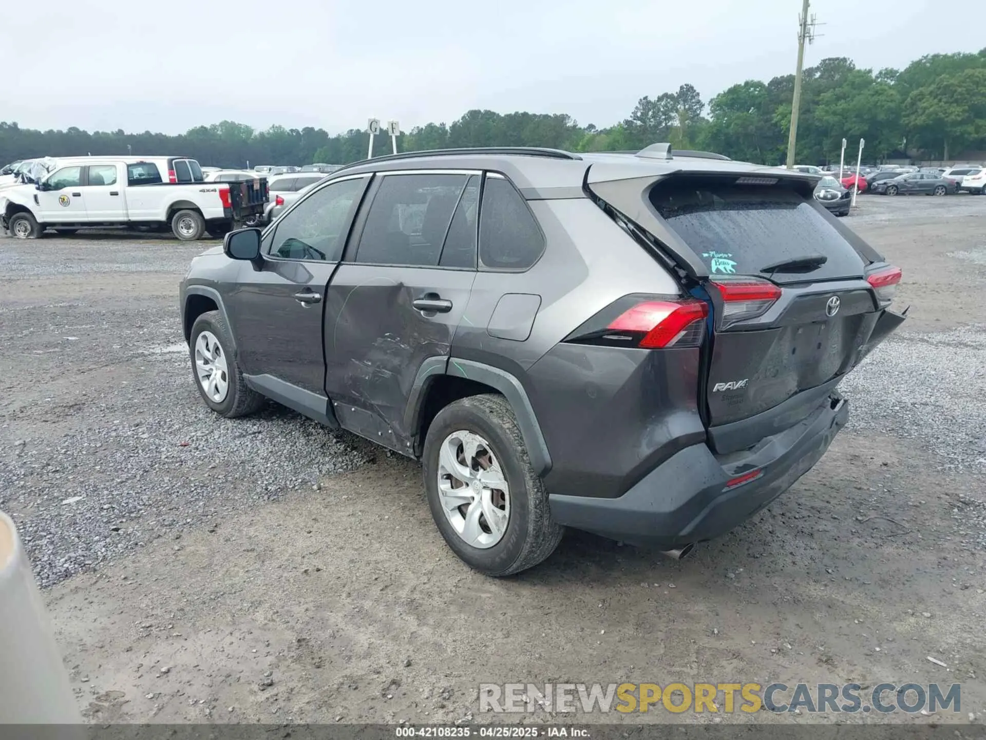 3 Photograph of a damaged car JTMH1RFV5KJ007238 TOYOTA RAV4 2019