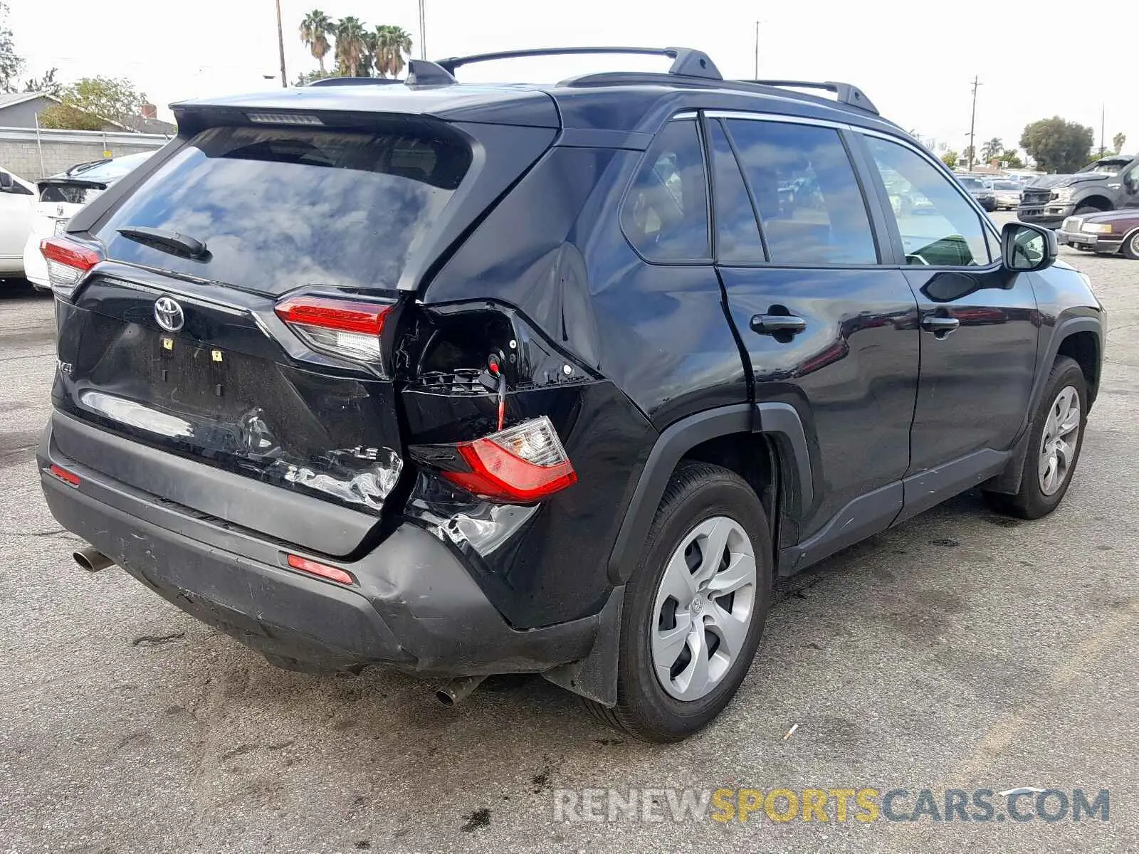 4 Photograph of a damaged car JTMH1RFV6KD013757 TOYOTA RAV4 2019