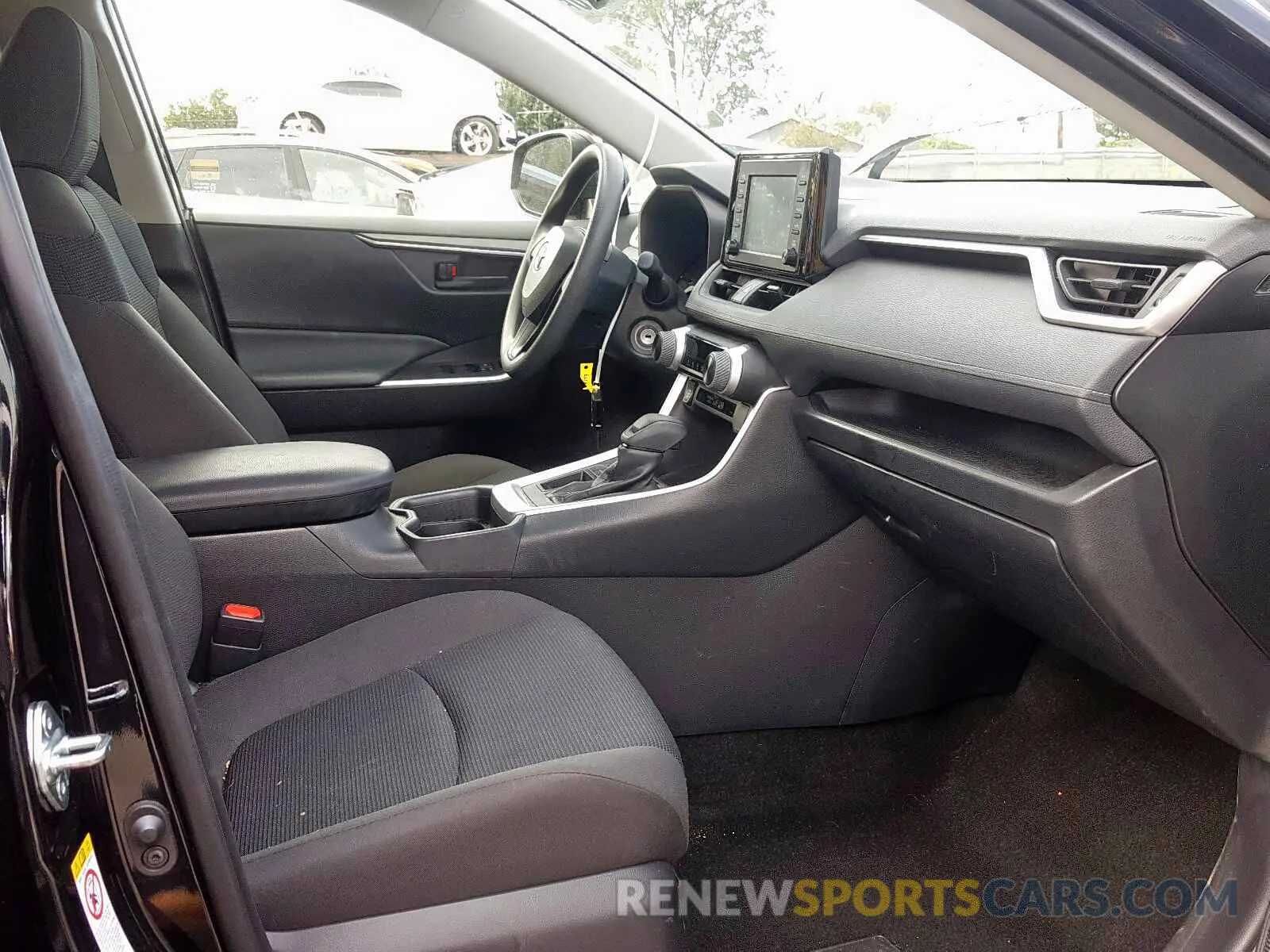 5 Photograph of a damaged car JTMH1RFV6KD013757 TOYOTA RAV4 2019