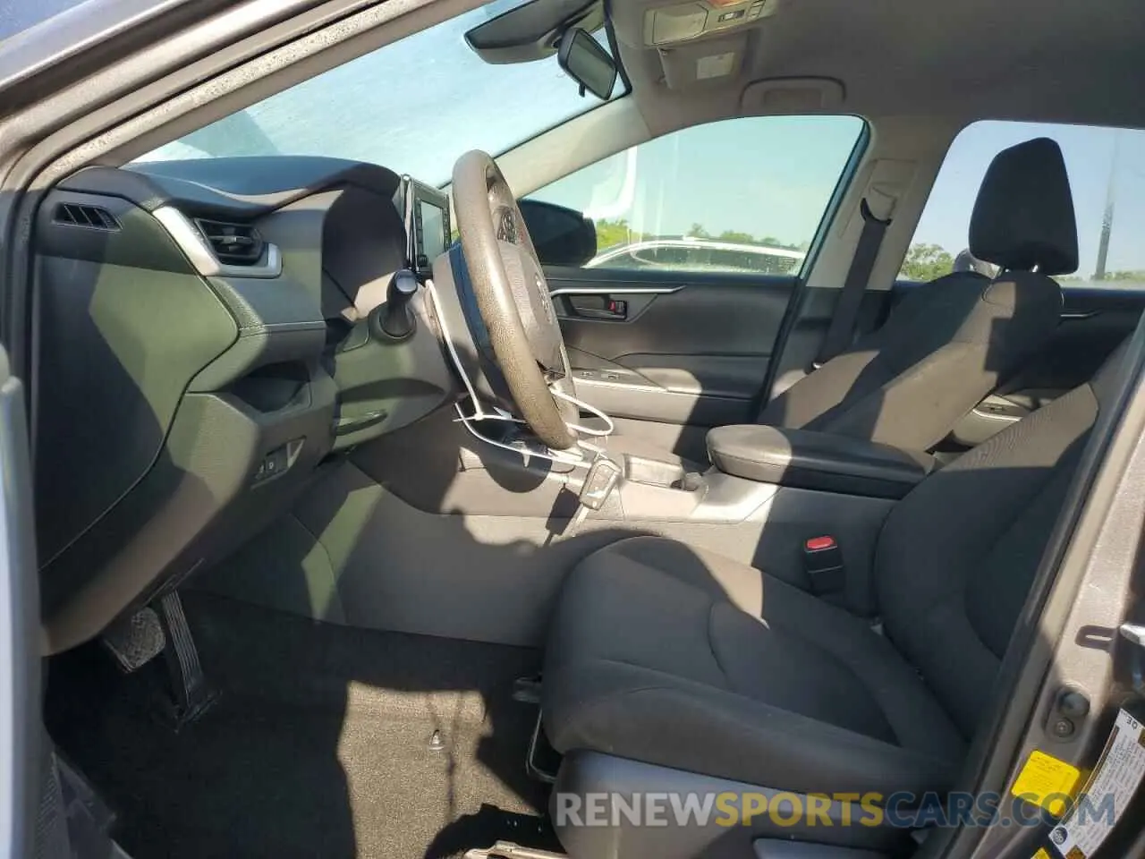 7 Фотография поврежденного автомобиля JTMH1RFV6KD509738 TOYOTA RAV4 2019