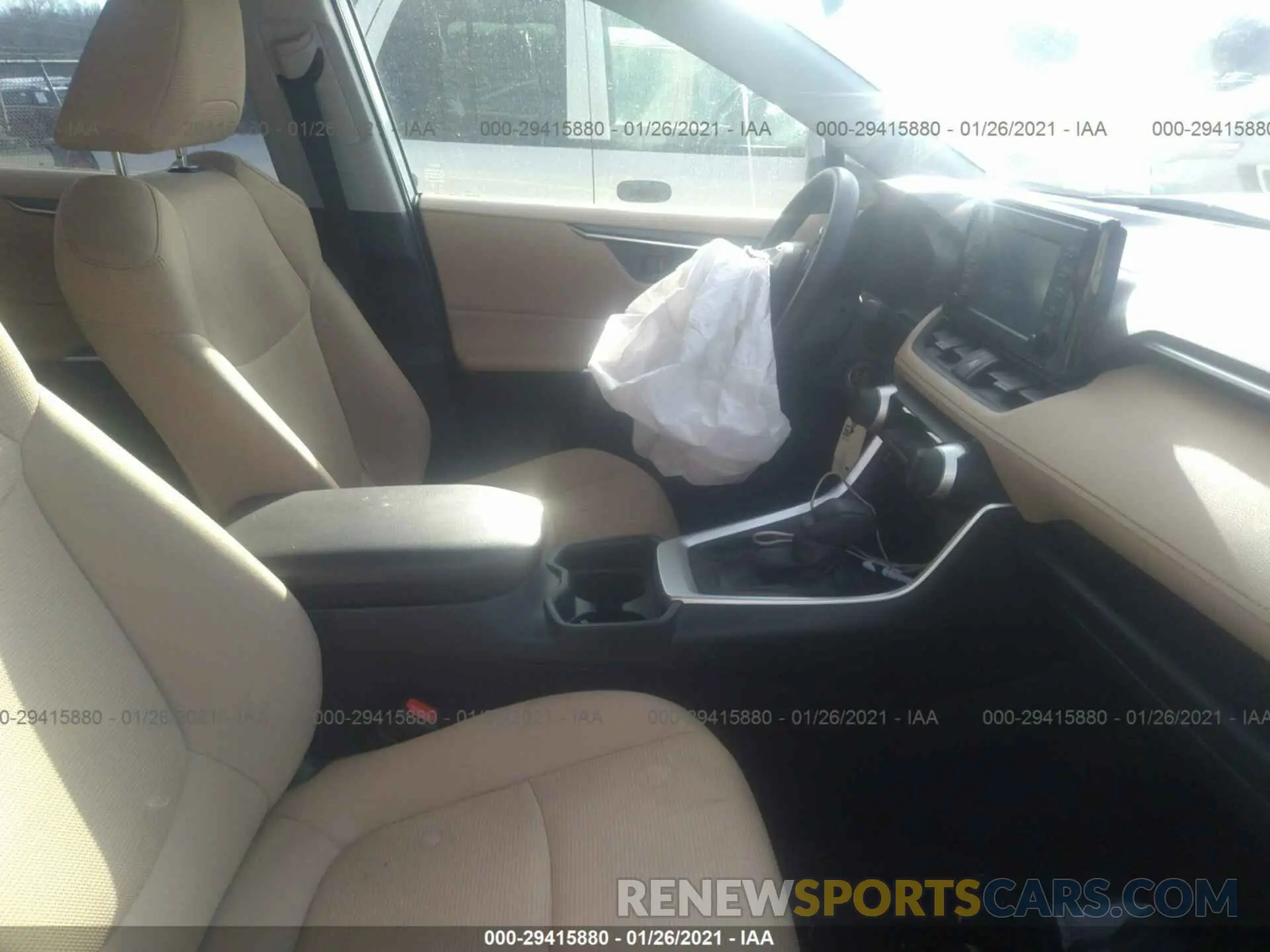 5 Photograph of a damaged car JTMH1RFV8KD005725 TOYOTA RAV4 2019
