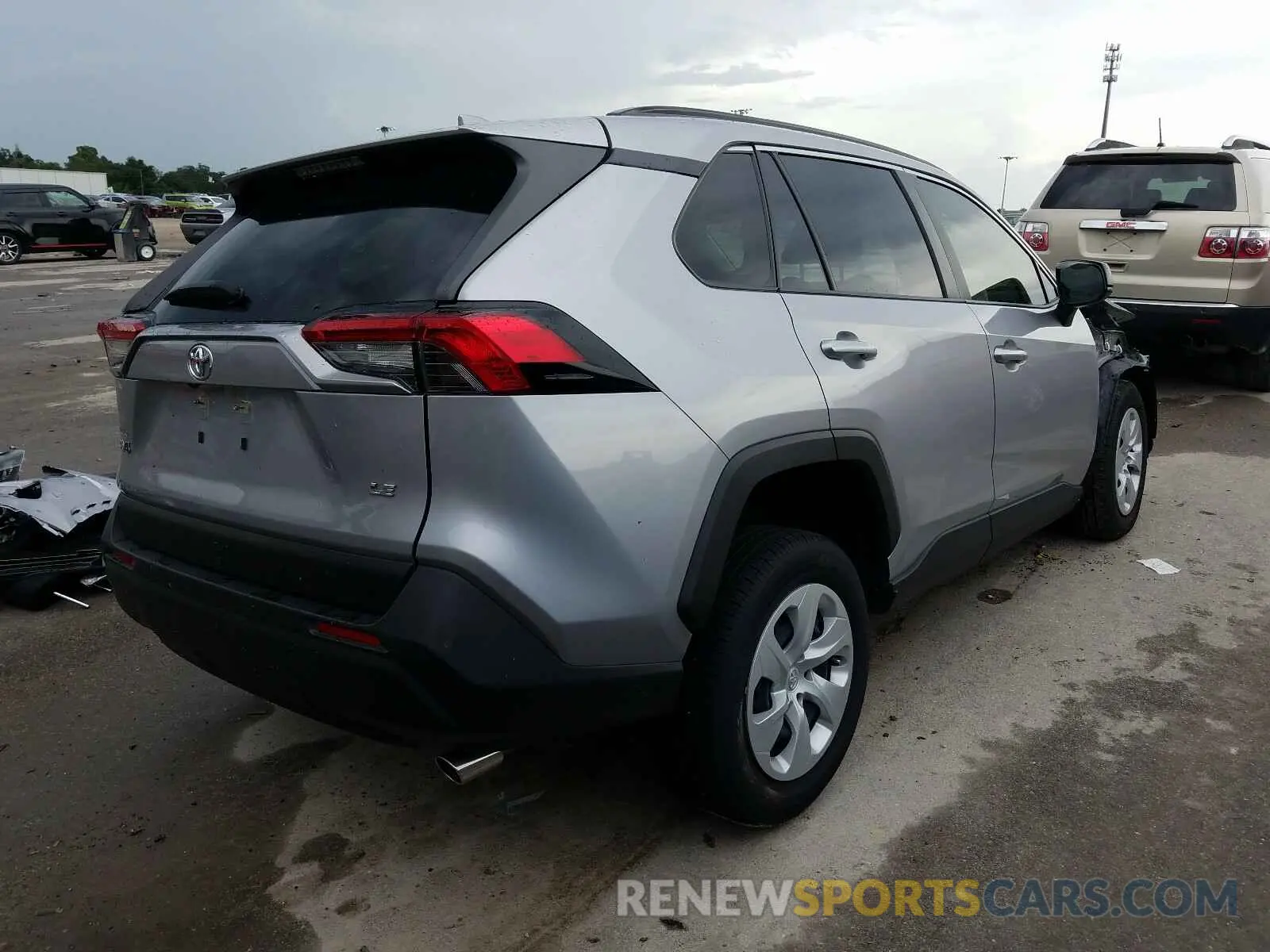 4 Photograph of a damaged car JTMH1RFV8KD032603 TOYOTA RAV4 2019