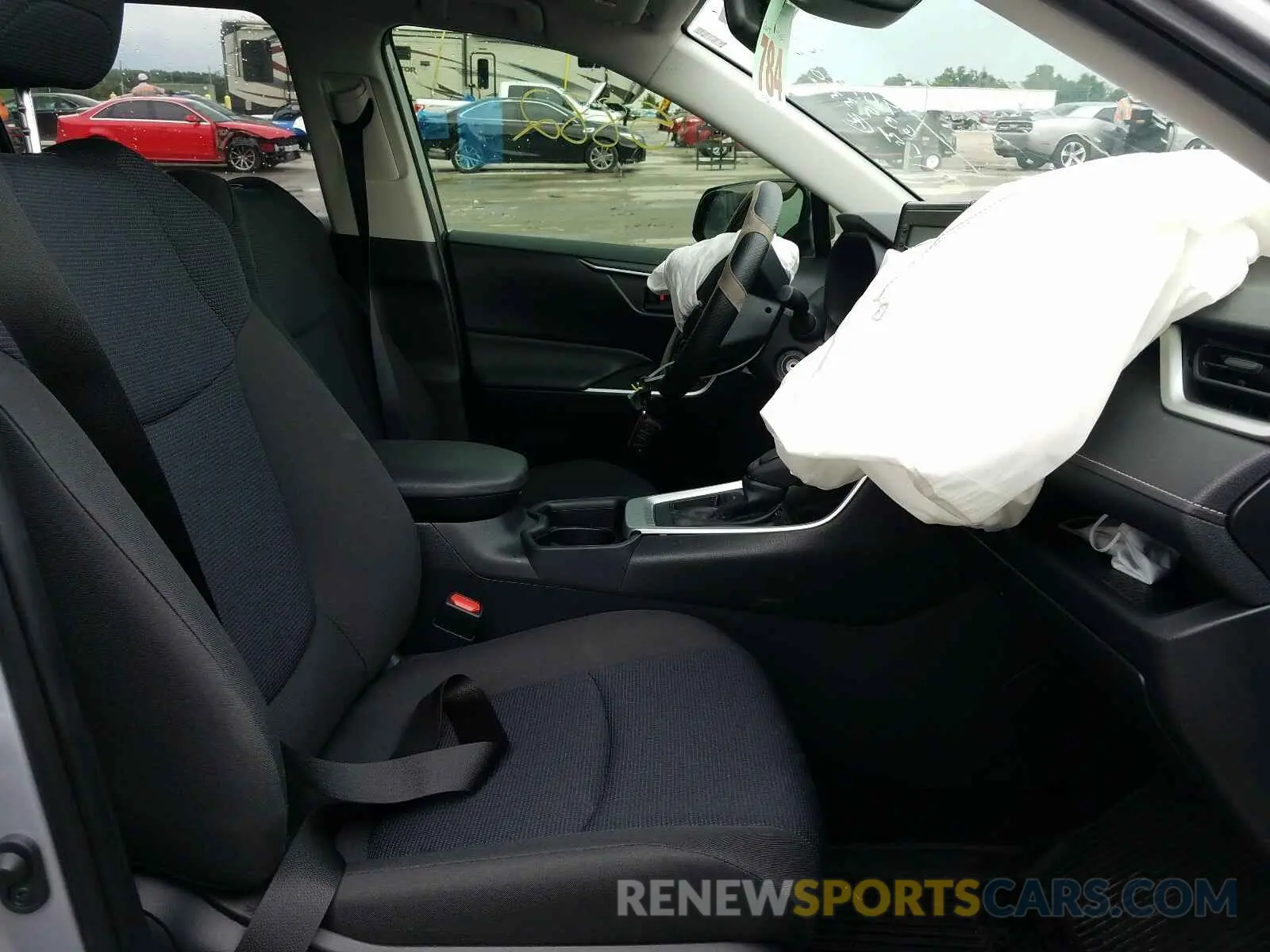 5 Photograph of a damaged car JTMH1RFV8KD032603 TOYOTA RAV4 2019