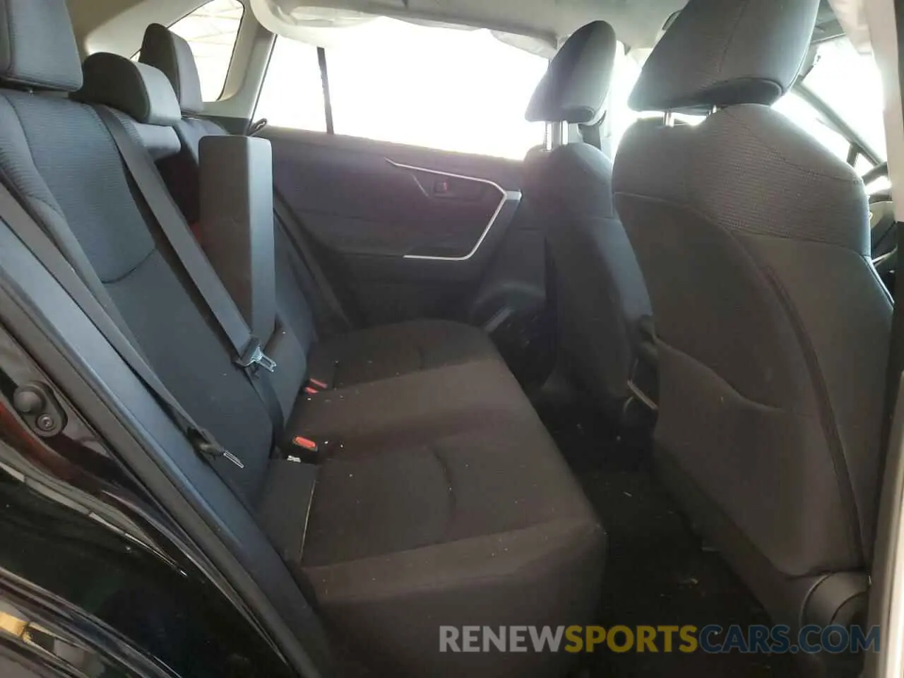 6 Photograph of a damaged car JTMH1RFV8KD037591 TOYOTA RAV4 2019