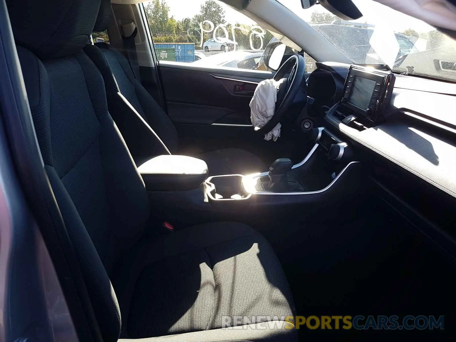 5 Photograph of a damaged car JTMH1RFV8KD500006 TOYOTA RAV4 2019