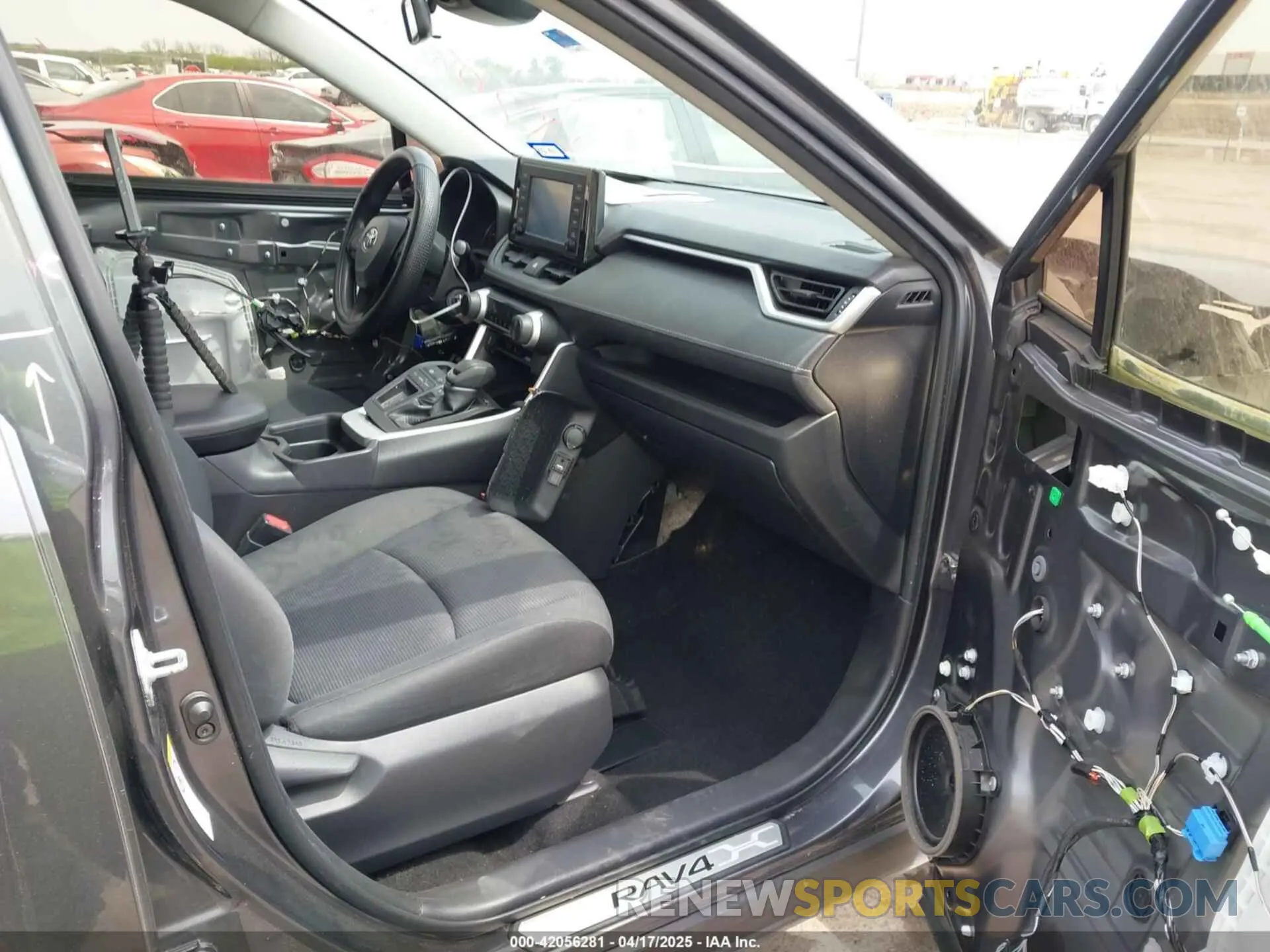 5 Фотография поврежденного автомобиля JTMH1RFV8KJ008304 TOYOTA RAV4 2019