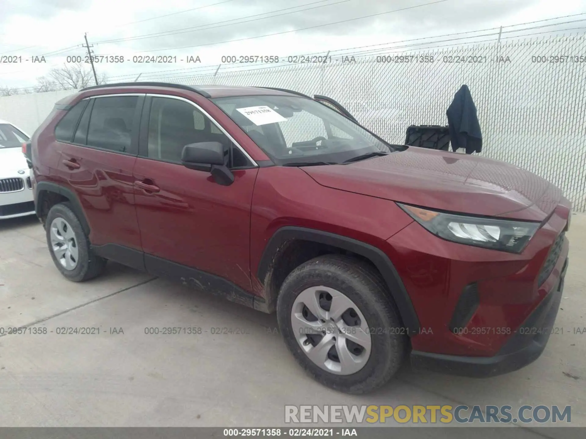 1 Photograph of a damaged car JTMH1RFV9KD009055 TOYOTA RAV4 2019