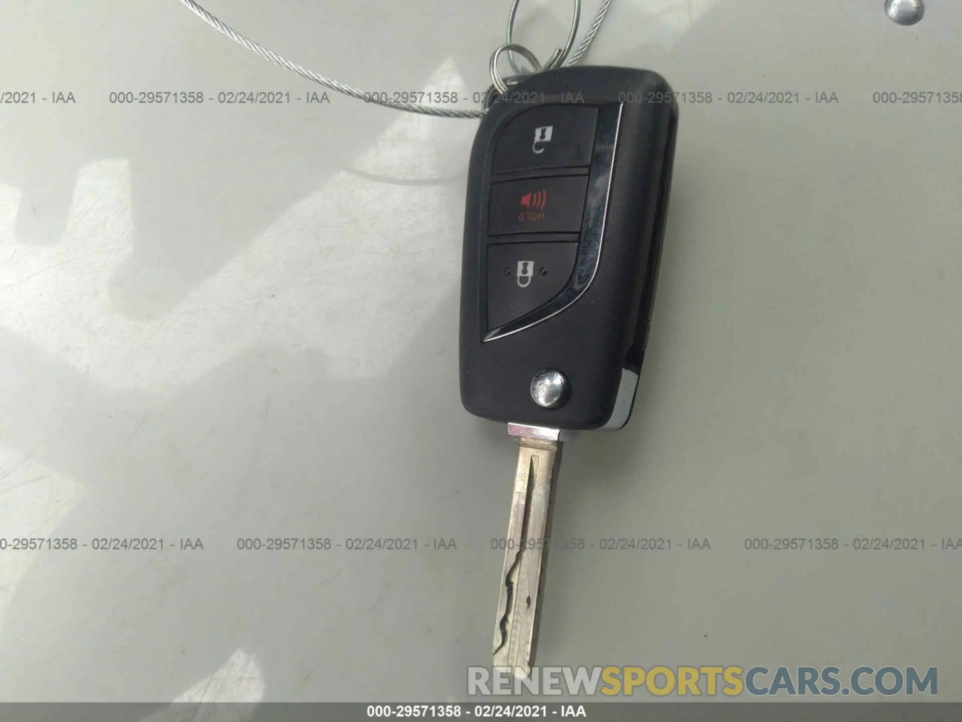 11 Photograph of a damaged car JTMH1RFV9KD009055 TOYOTA RAV4 2019
