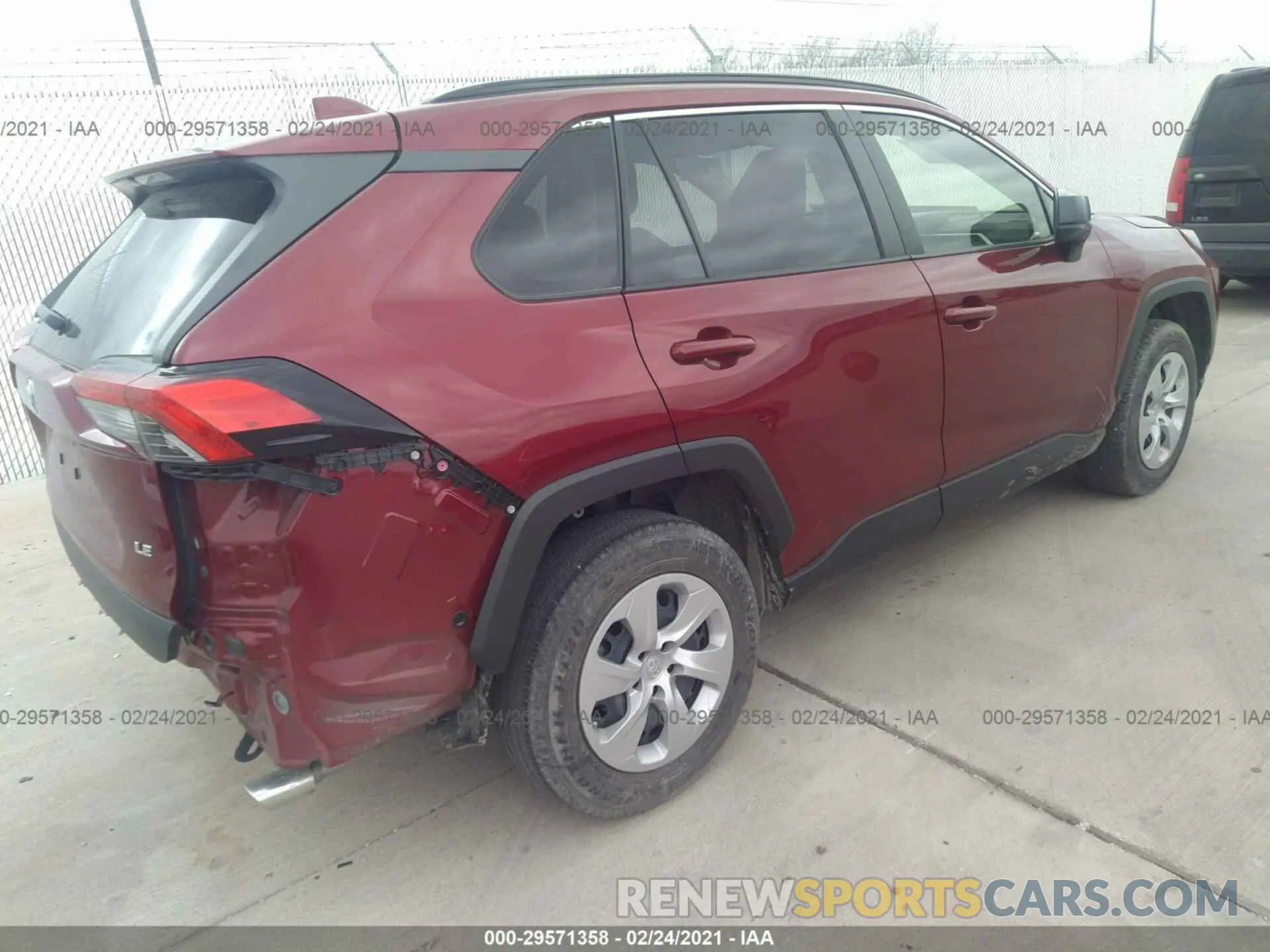 4 Photograph of a damaged car JTMH1RFV9KD009055 TOYOTA RAV4 2019
