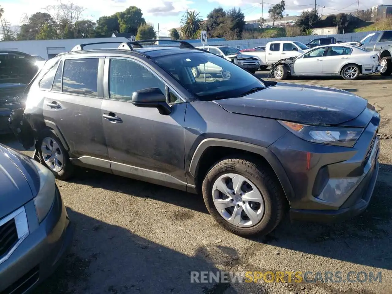 4 Photograph of a damaged car JTMH1RFV9KD019990 TOYOTA RAV4 2019