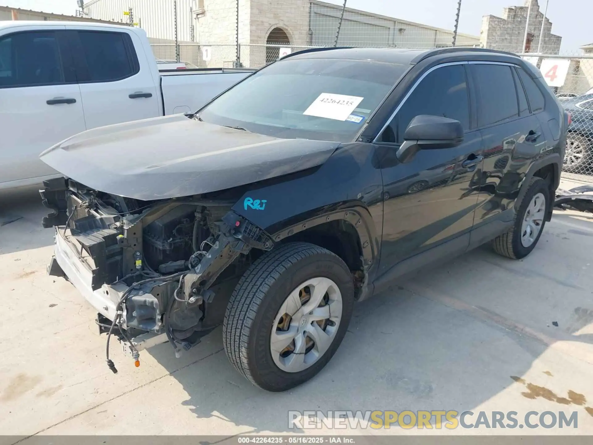 2 Photograph of a damaged car JTMH1RFVXKD035356 TOYOTA RAV4 2019