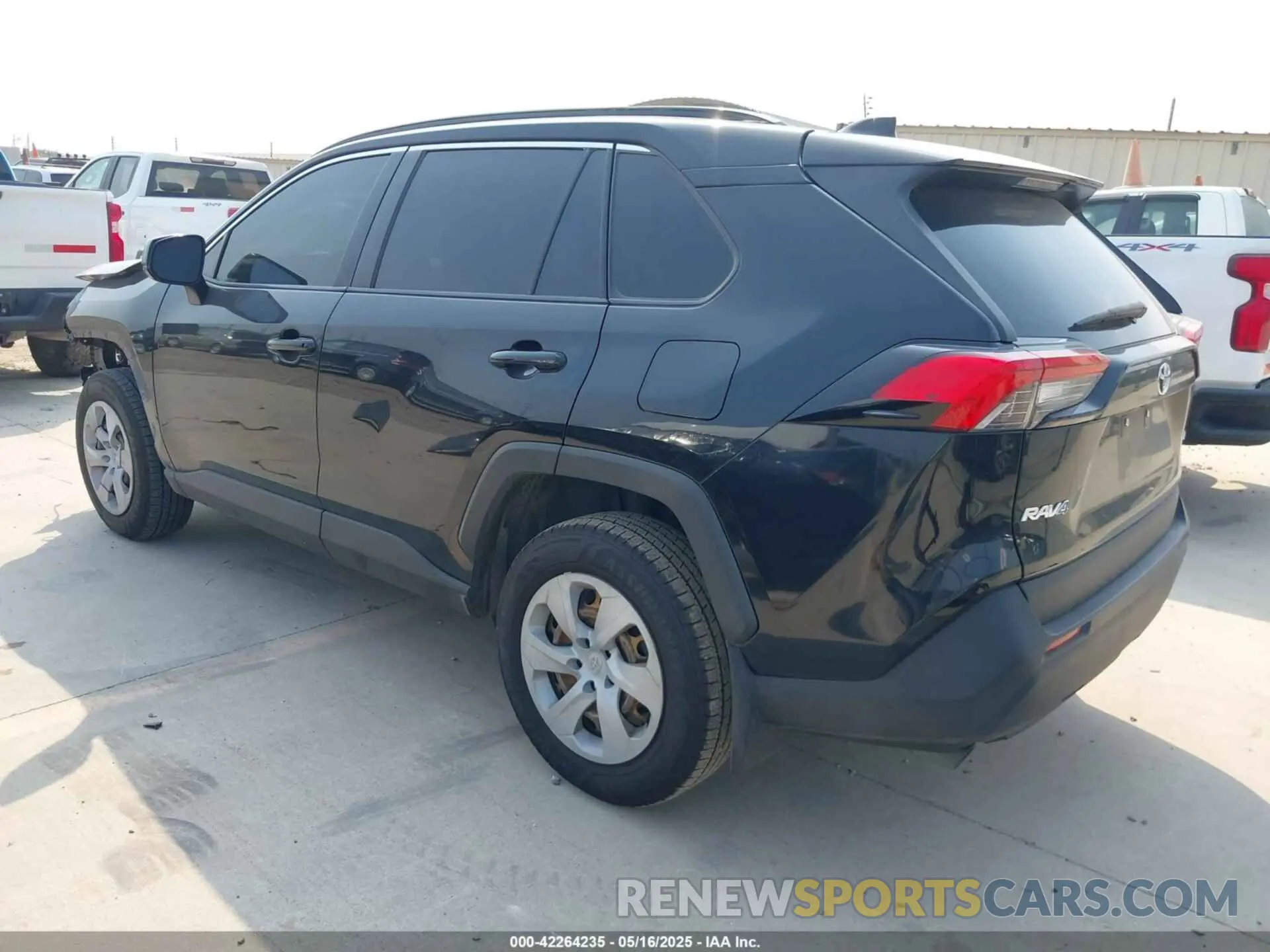 3 Photograph of a damaged car JTMH1RFVXKD035356 TOYOTA RAV4 2019
