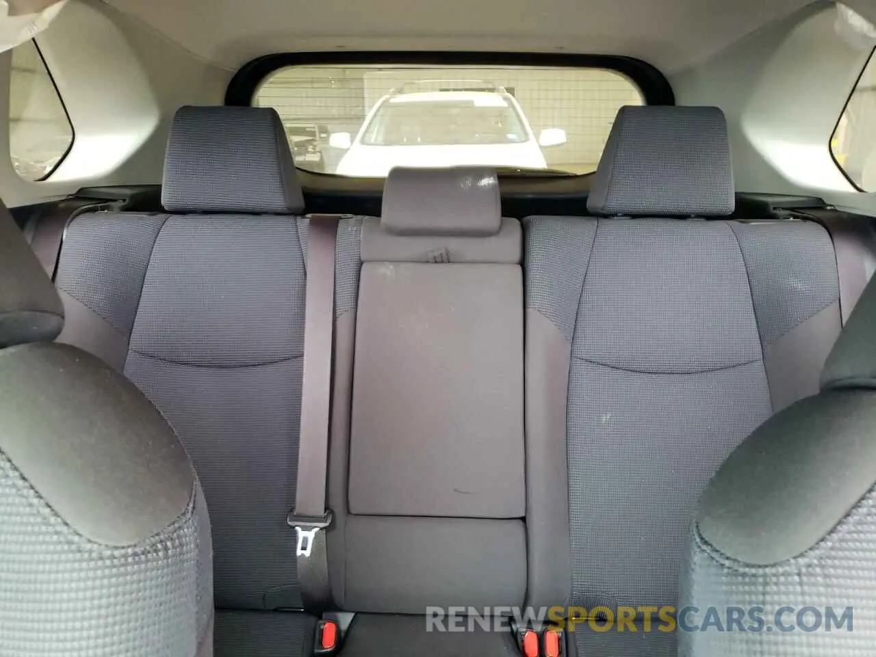 10 Photograph of a damaged car JTMH1RFVXKD037463 TOYOTA RAV4 2019