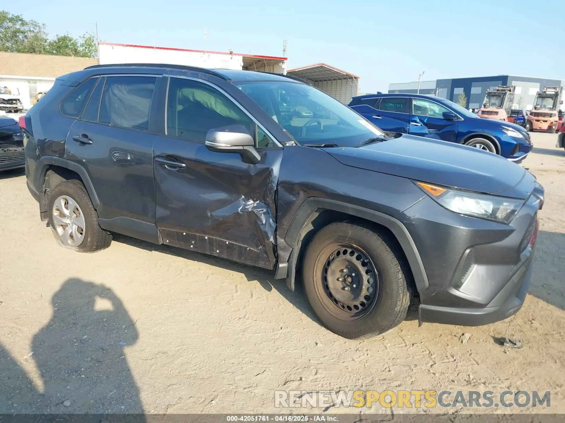 1 Фотография поврежденного автомобиля JTMK1RFV0KD003070 TOYOTA RAV4 2019