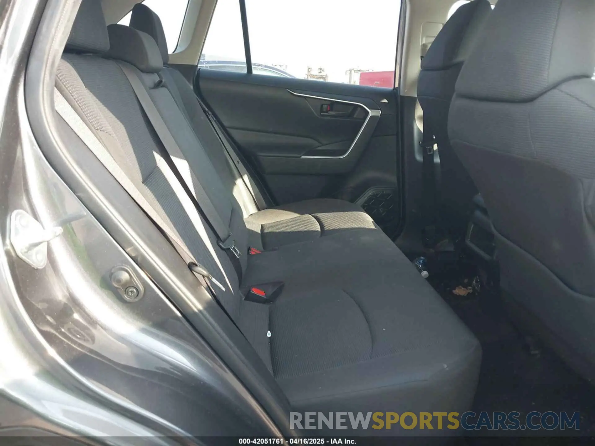 8 Фотография поврежденного автомобиля JTMK1RFV0KD003070 TOYOTA RAV4 2019