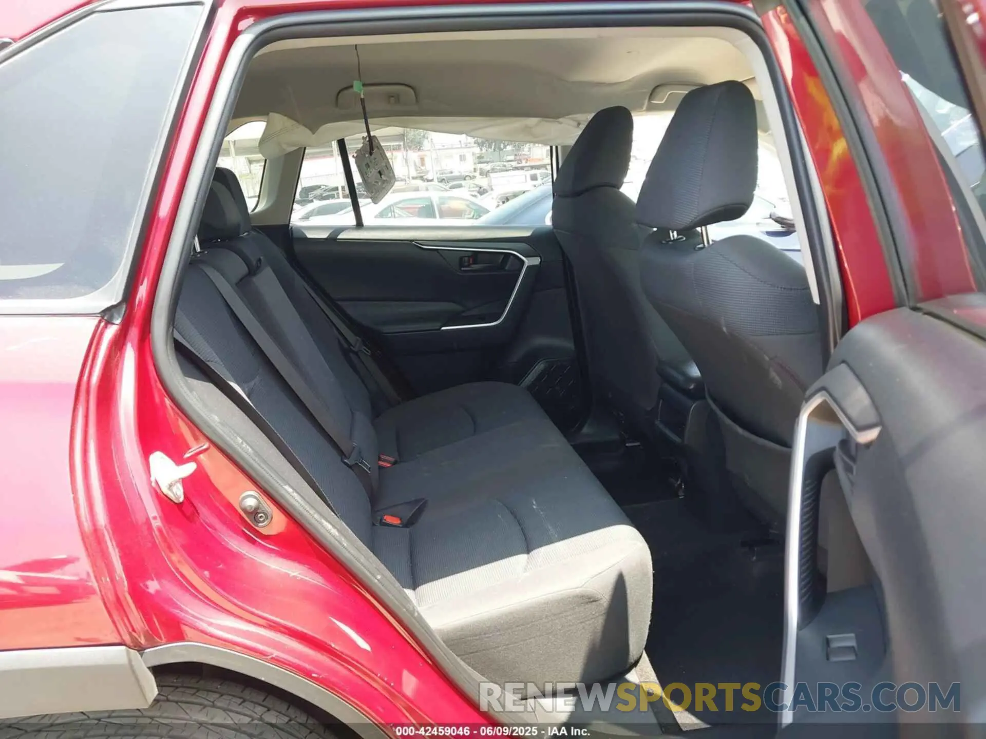 8 Photograph of a damaged car JTMK1RFV4KD025587 TOYOTA RAV4 2019