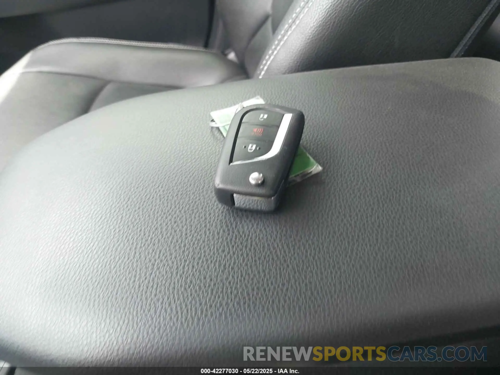 11 Photograph of a damaged car JTMK1RFV5KD006076 TOYOTA RAV4 2019