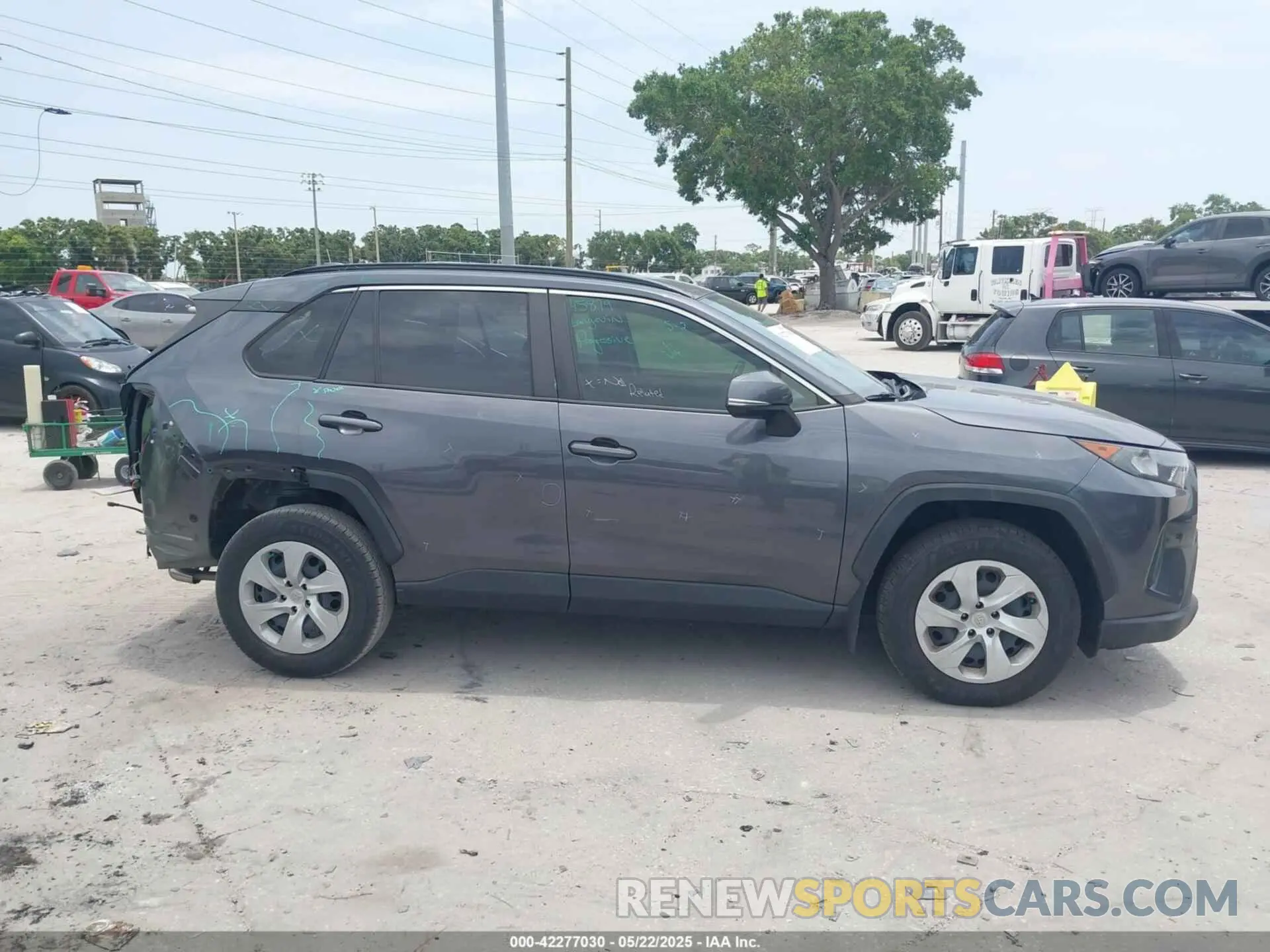 13 Photograph of a damaged car JTMK1RFV5KD006076 TOYOTA RAV4 2019
