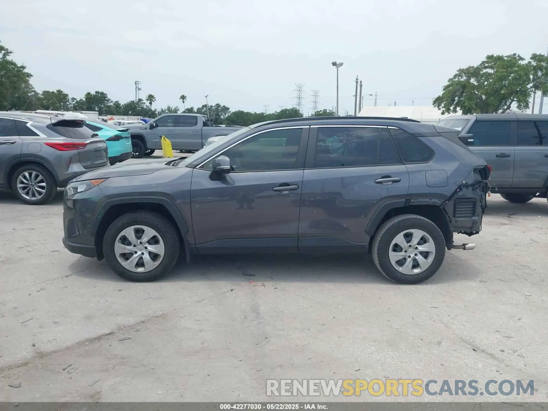 14 Photograph of a damaged car JTMK1RFV5KD006076 TOYOTA RAV4 2019