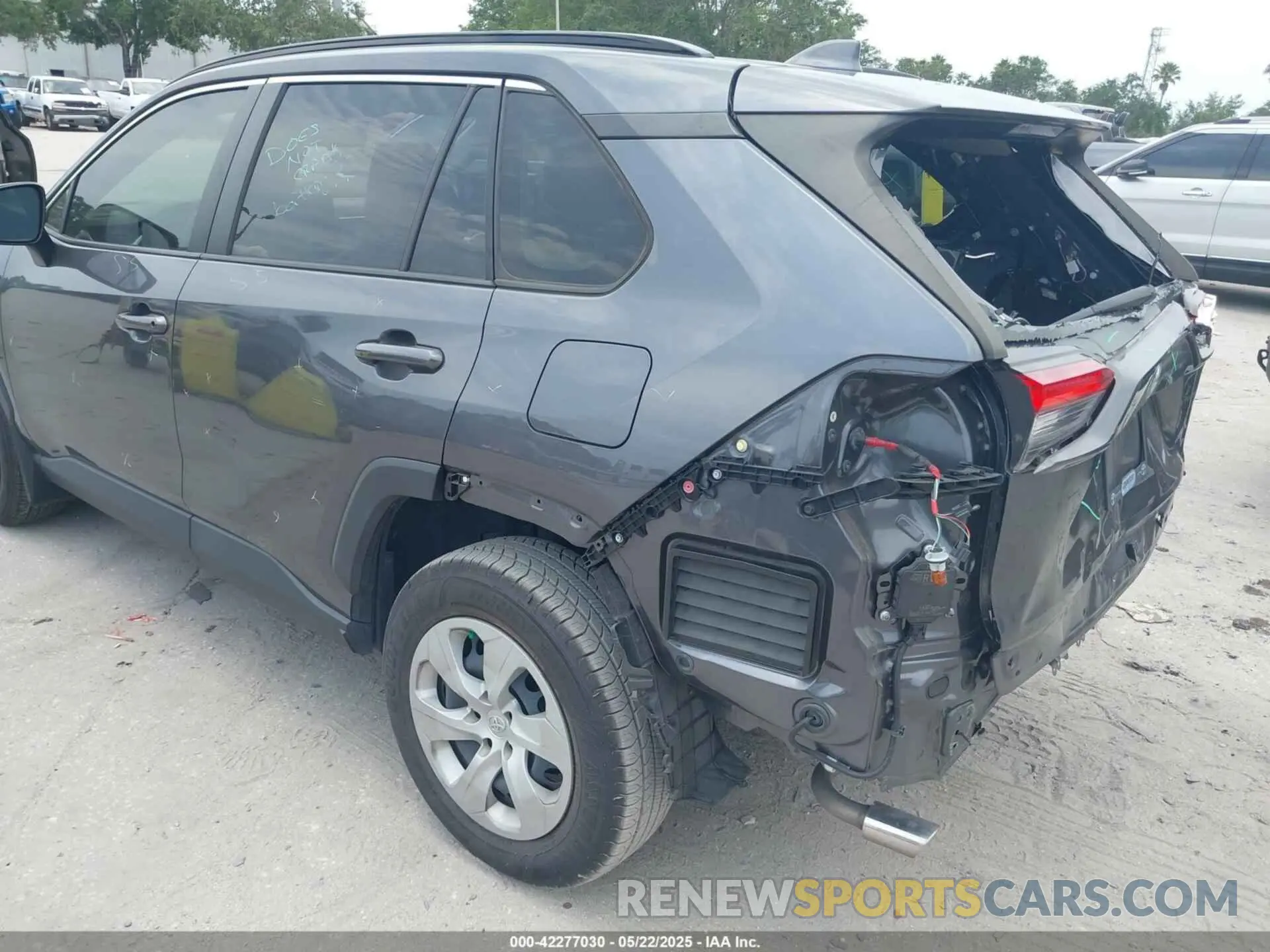 18 Photograph of a damaged car JTMK1RFV5KD006076 TOYOTA RAV4 2019