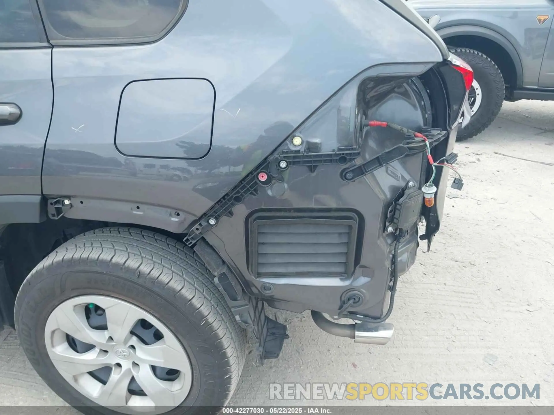 19 Photograph of a damaged car JTMK1RFV5KD006076 TOYOTA RAV4 2019
