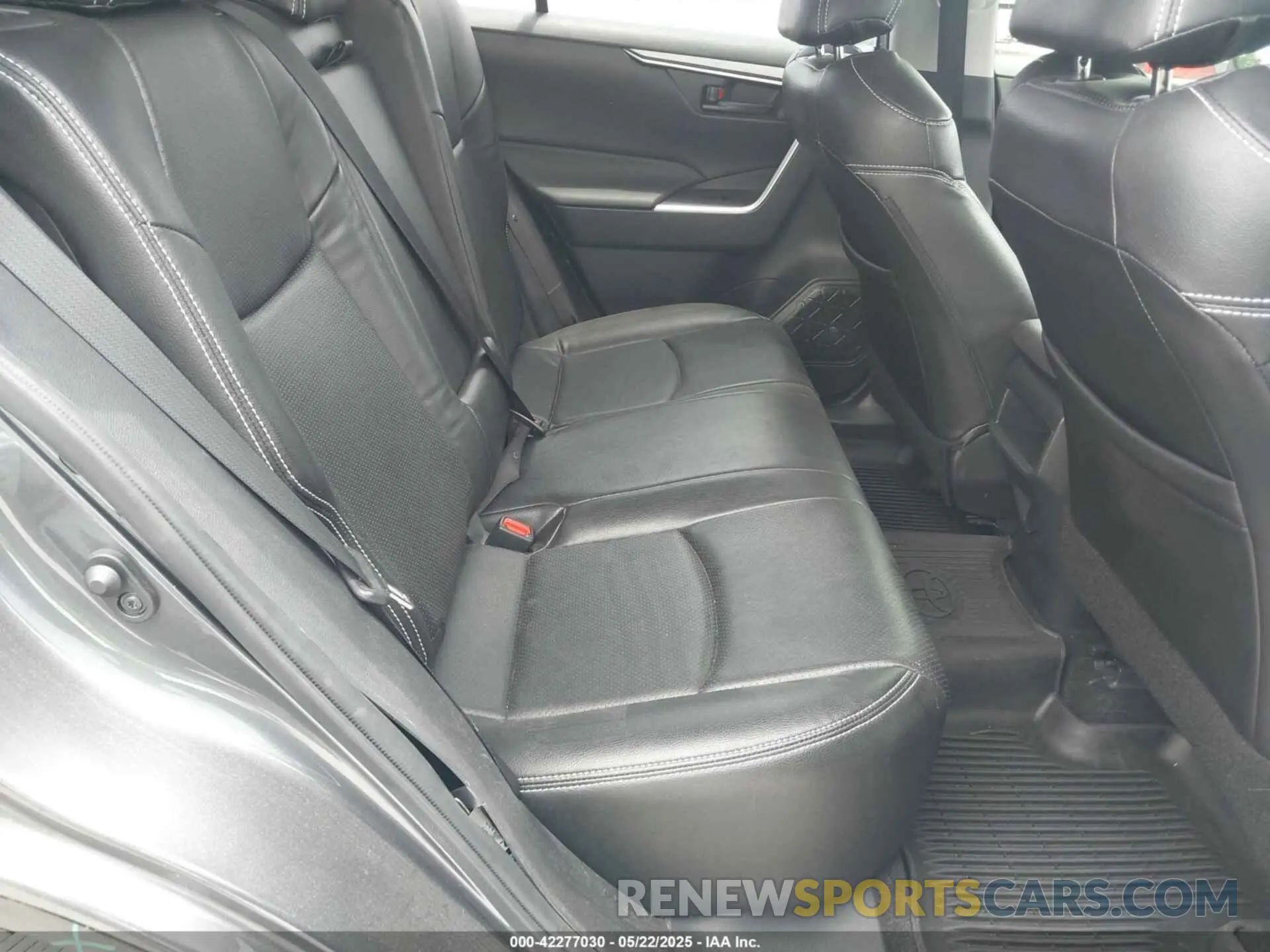 8 Photograph of a damaged car JTMK1RFV5KD006076 TOYOTA RAV4 2019
