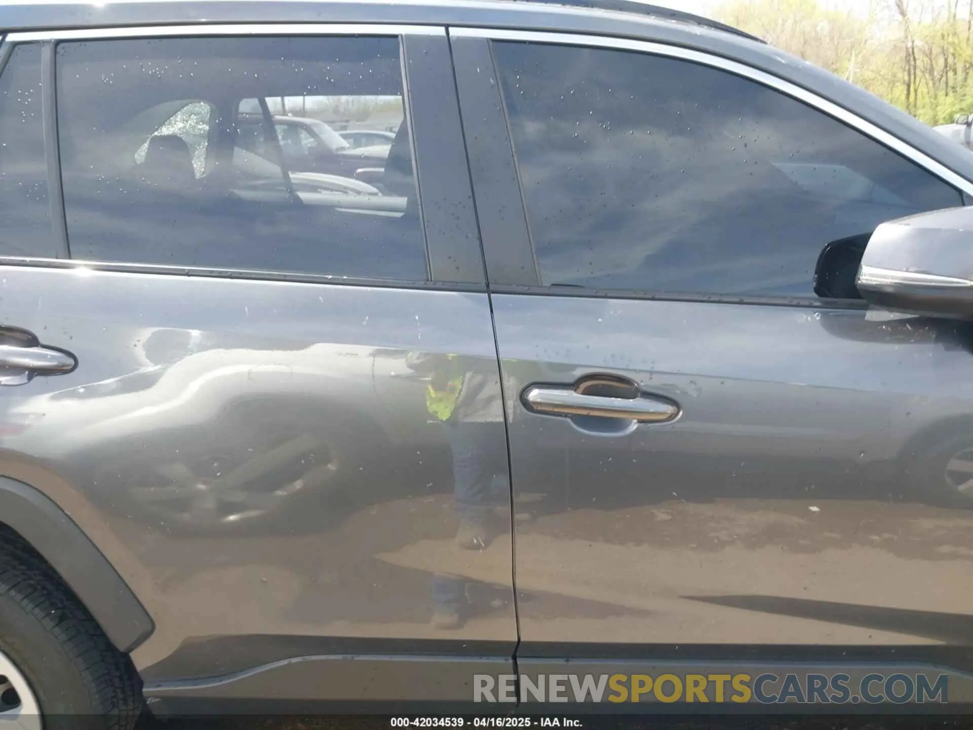 13 Photograph of a damaged car JTMK1RFV5KD020320 TOYOTA RAV4 2019